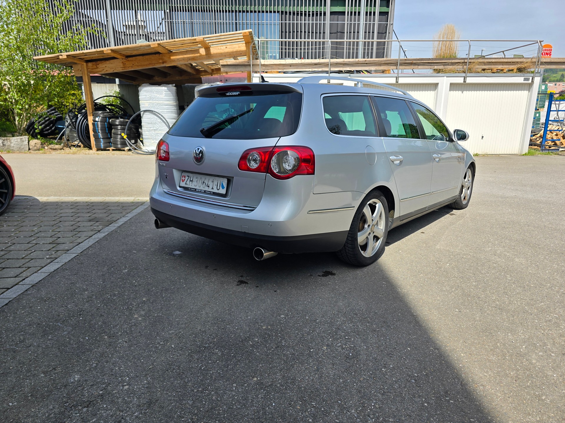 VW Passat Variant 3.2 V6 FSI Highline 4Motion-image-4