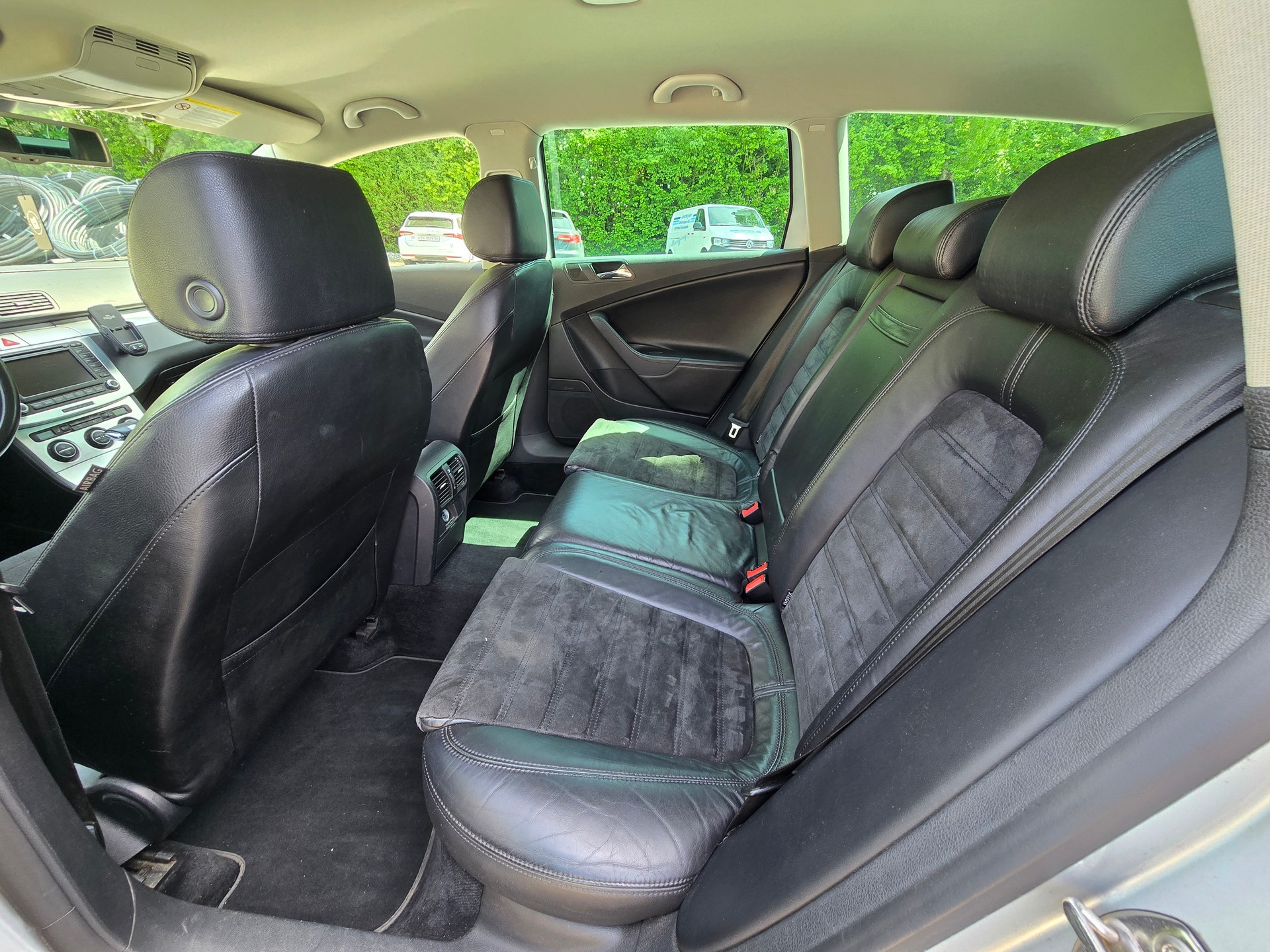 VW Passat Variant 3.2 V6 FSI Highline 4Motion-image-8
