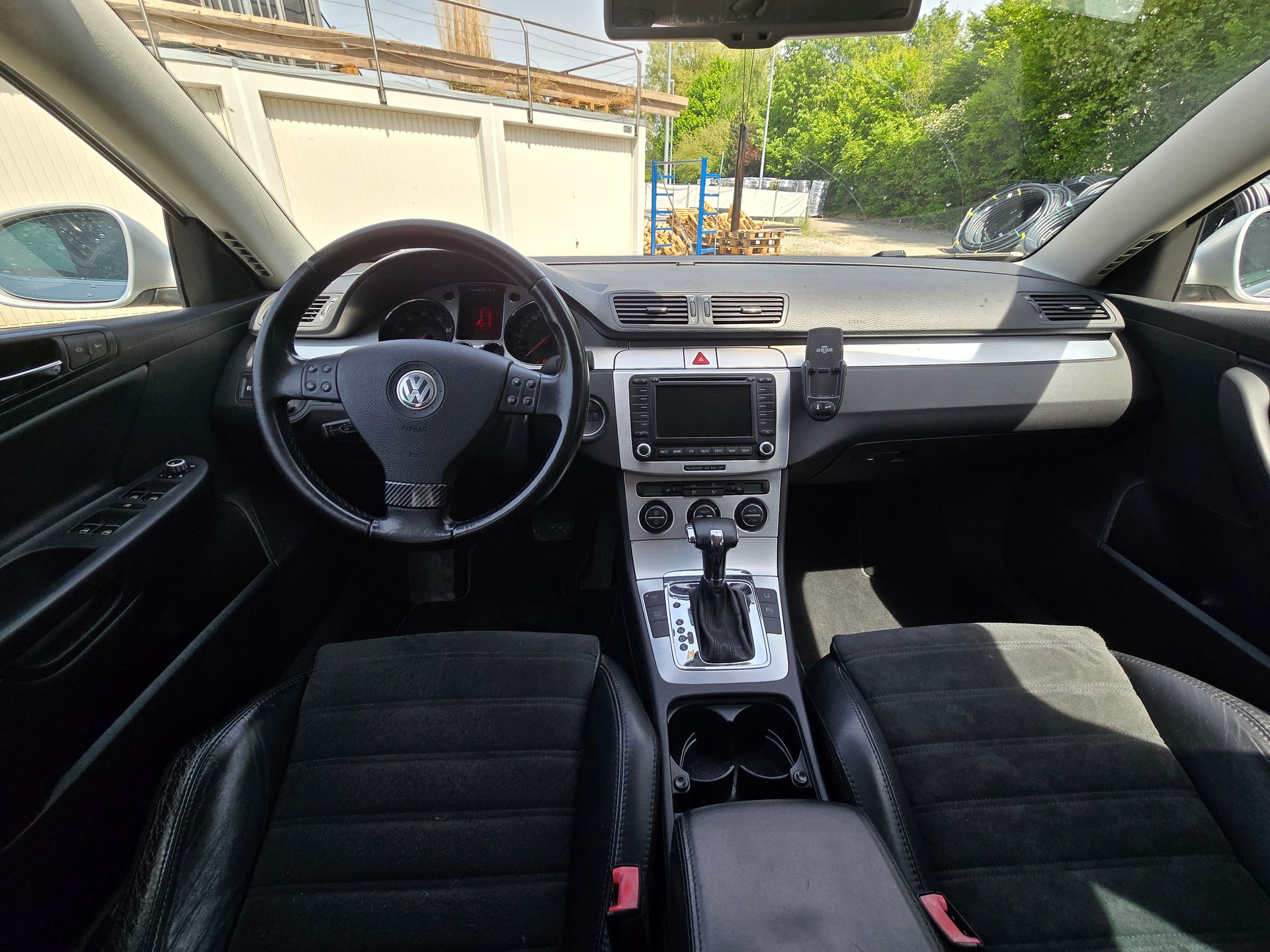 VW Passat Variant 3.2 V6 FSI Highline 4Motion-image-9