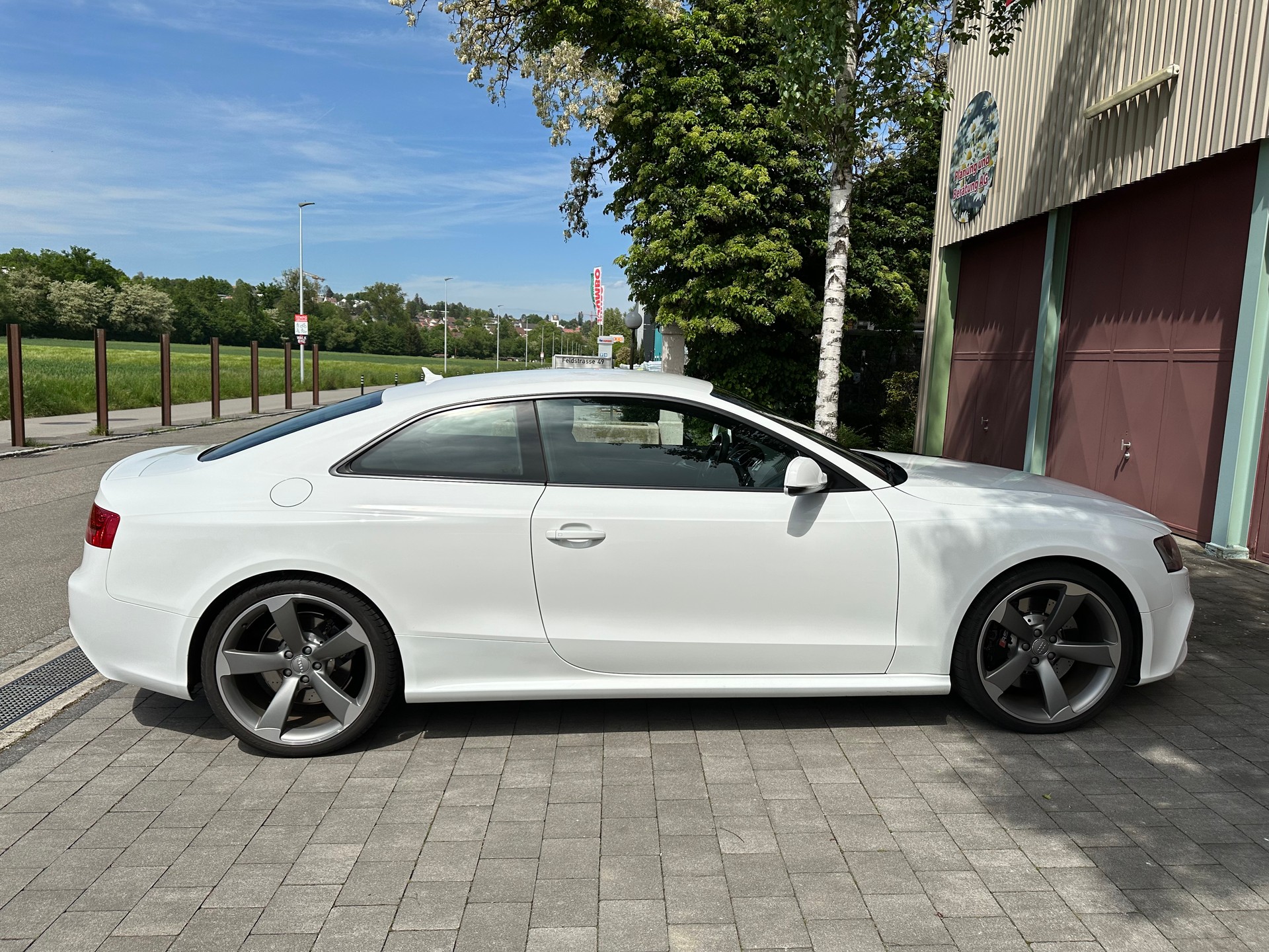 AUDI 4.2 V8 FSI quattro S-Tronic-image-3