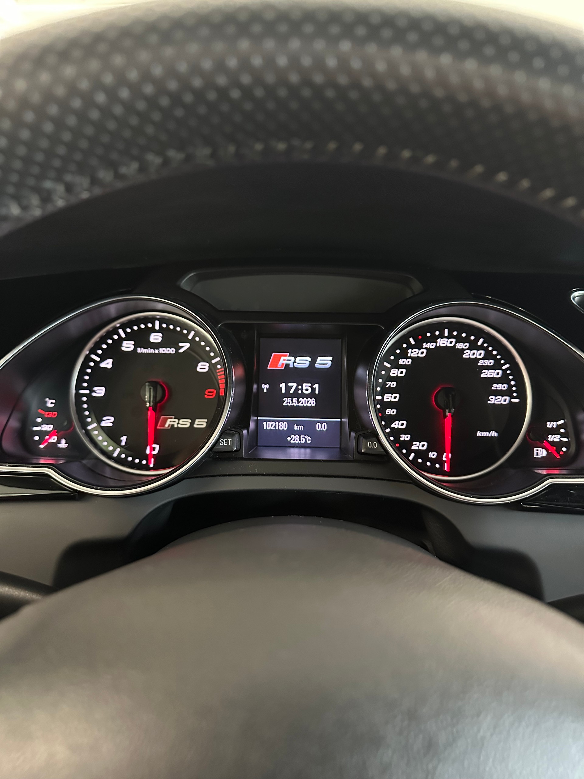 AUDI 4.2 V8 FSI quattro S-Tronic-image-6