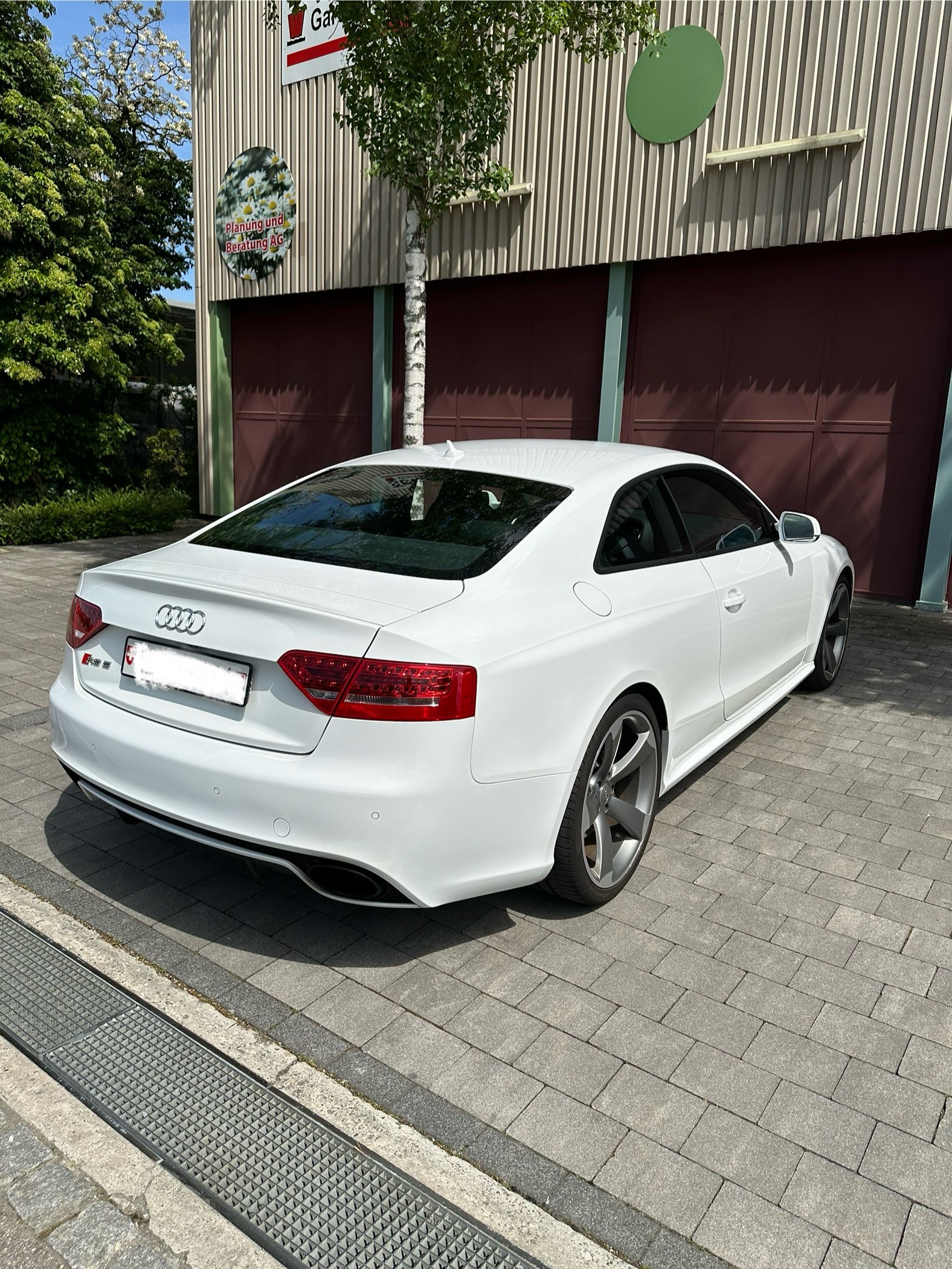 AUDI 4.2 V8 FSI quattro S-Tronic-image-1