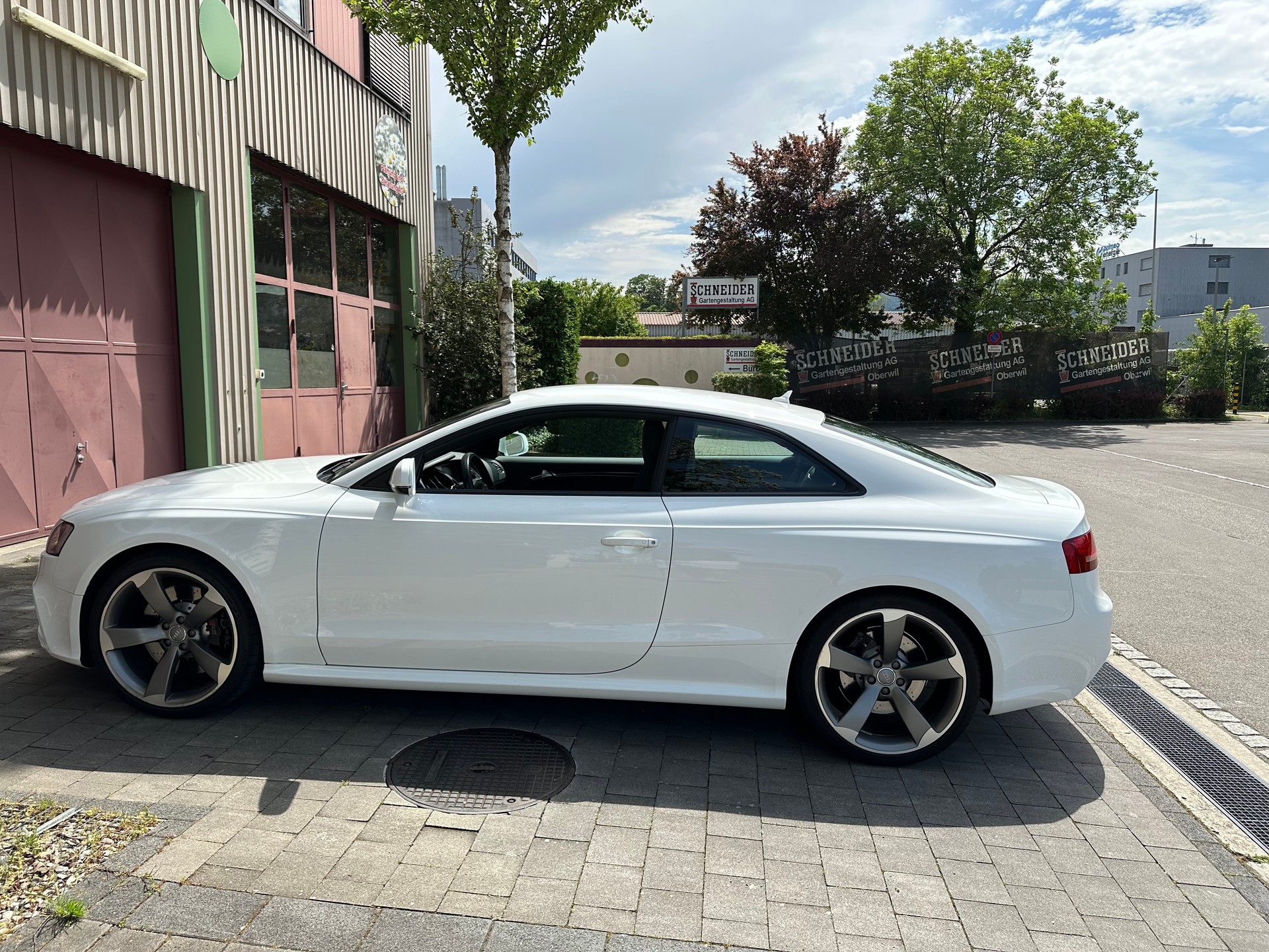 AUDI 4.2 V8 FSI quattro S-Tronic-image-2