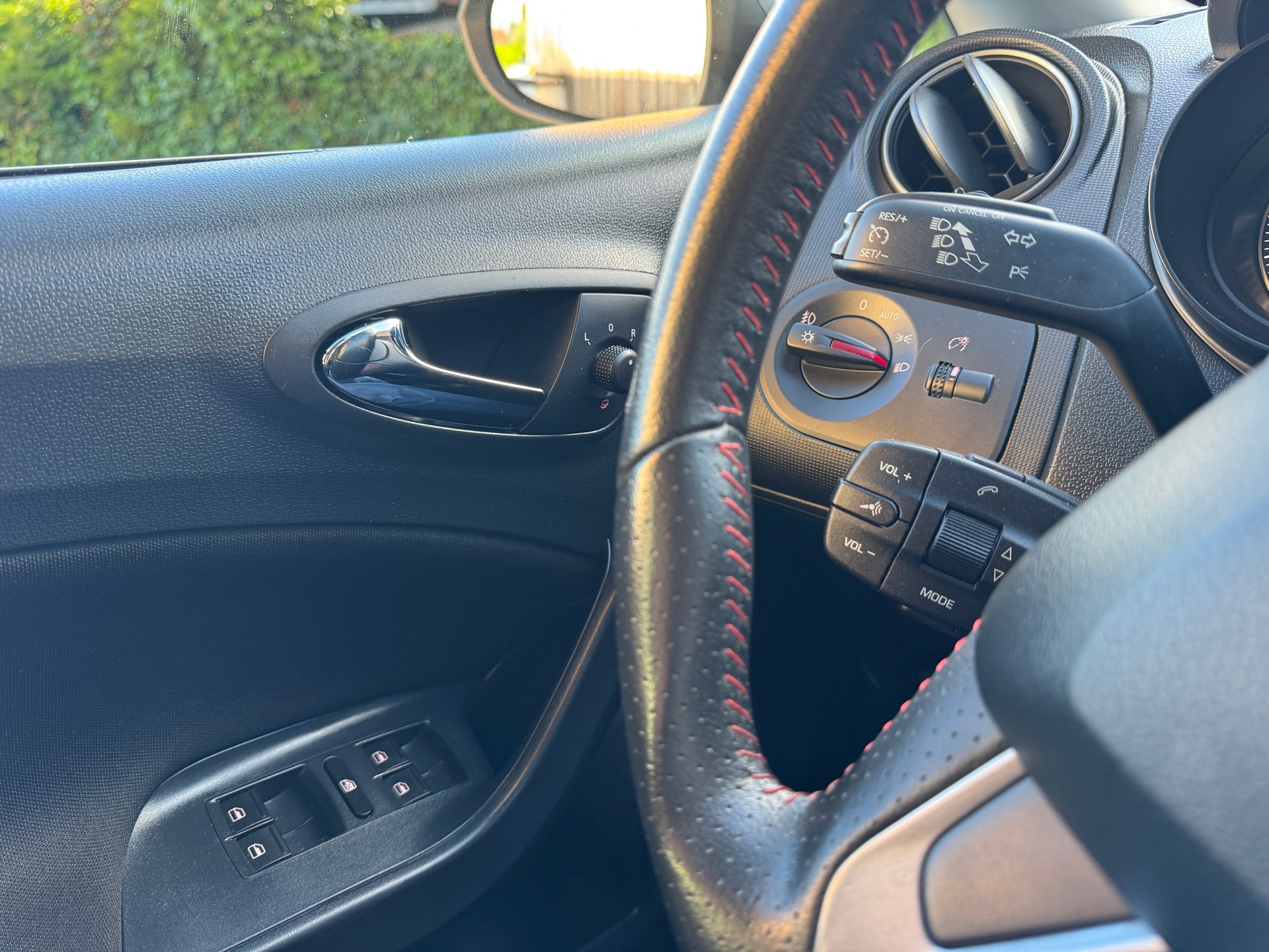 SEAT IBIZA 1.6 TDI ST FR-image-10