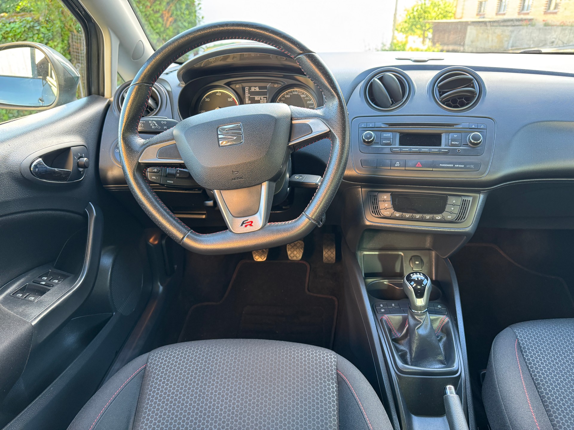 SEAT IBIZA 1.6 TDI ST FR-image-7