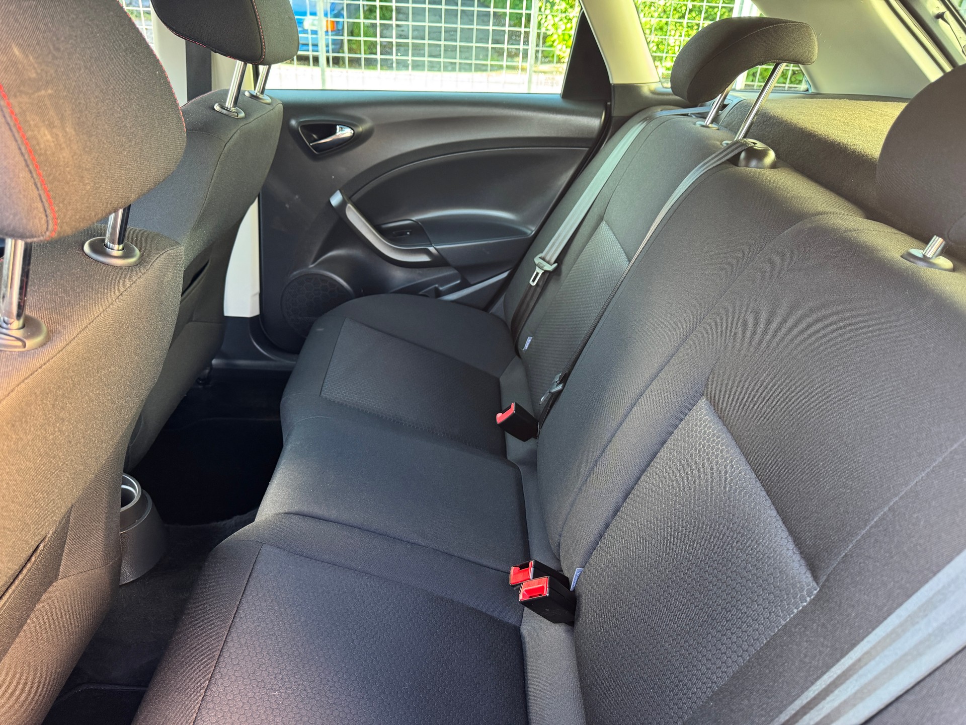 SEAT IBIZA 1.6 TDI ST FR-image-6