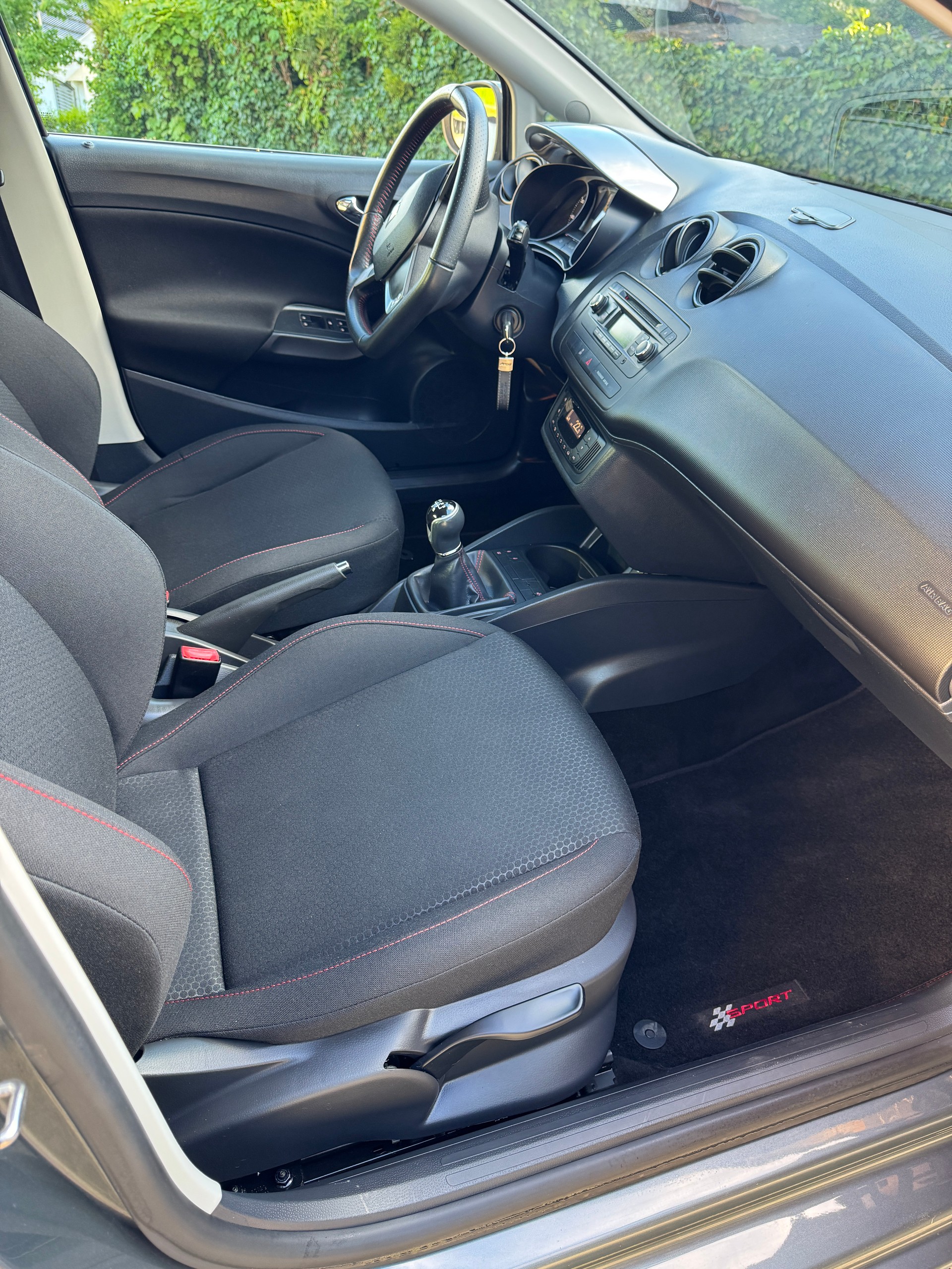 SEAT IBIZA 1.6 TDI ST FR-image-14