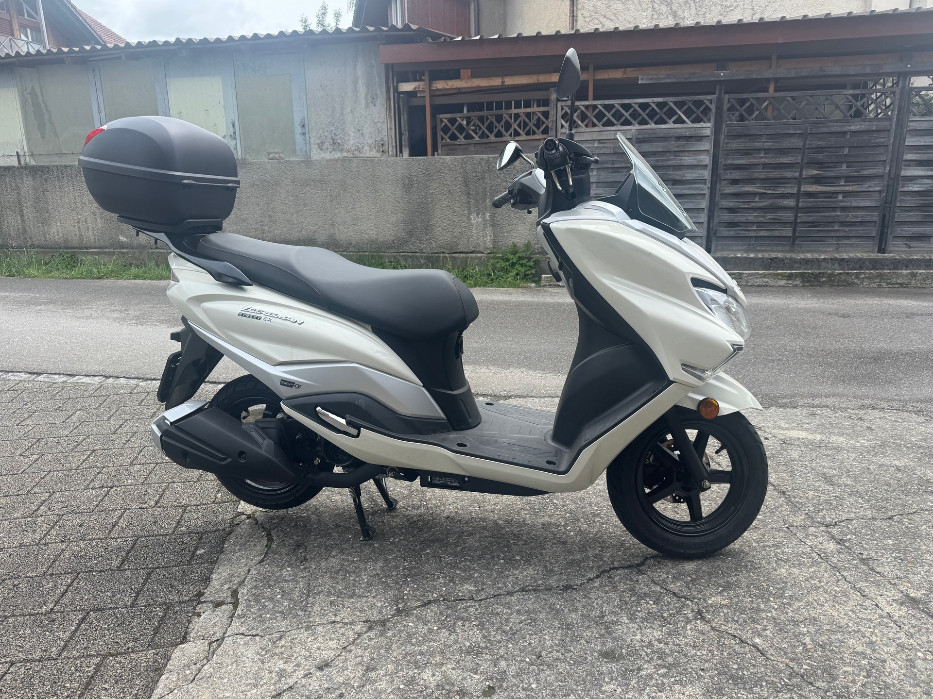 SUZUKI BURGMAN 125-image-2