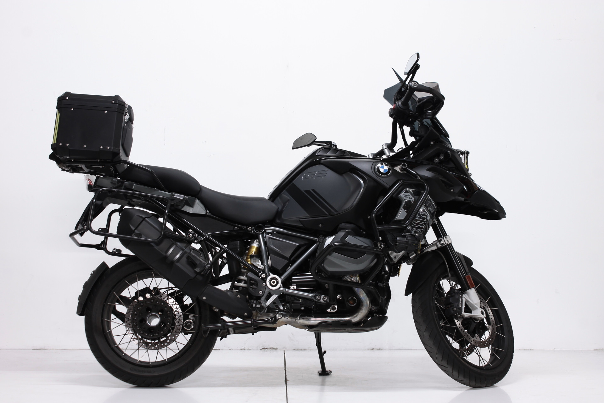 BMW R 1250 GS Adventure Triple Black-showroom-element-1