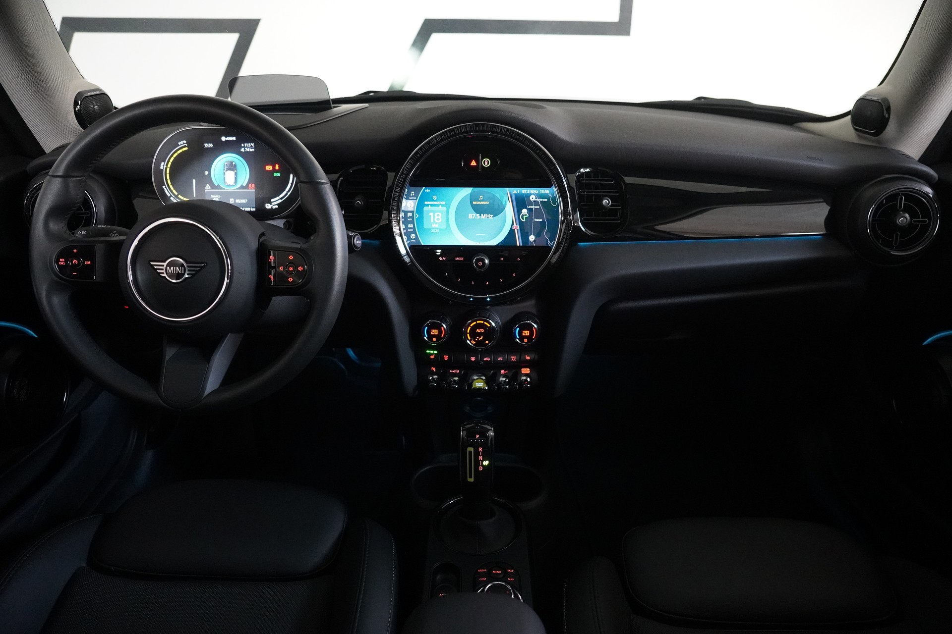 MINI Cooper SE-image-18