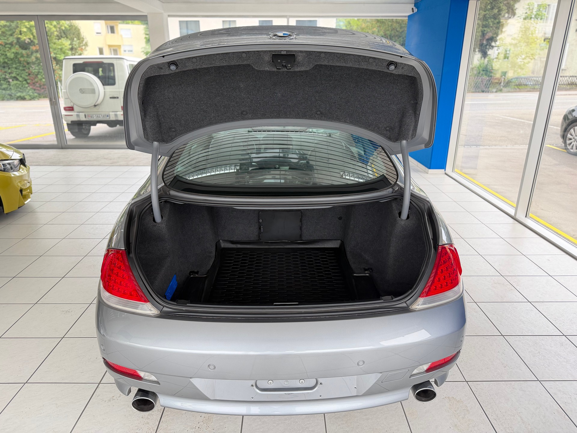 BMW 645i-image-7