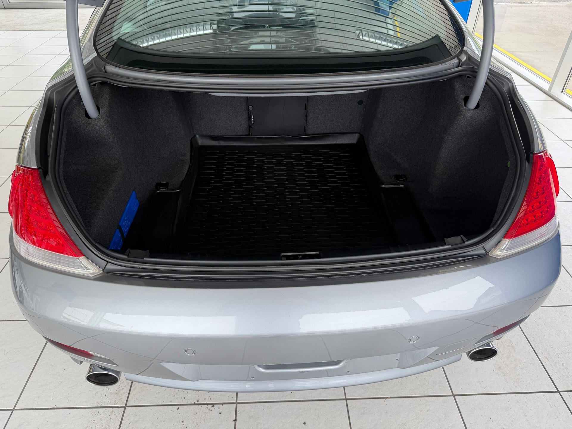 BMW 645i-image-9