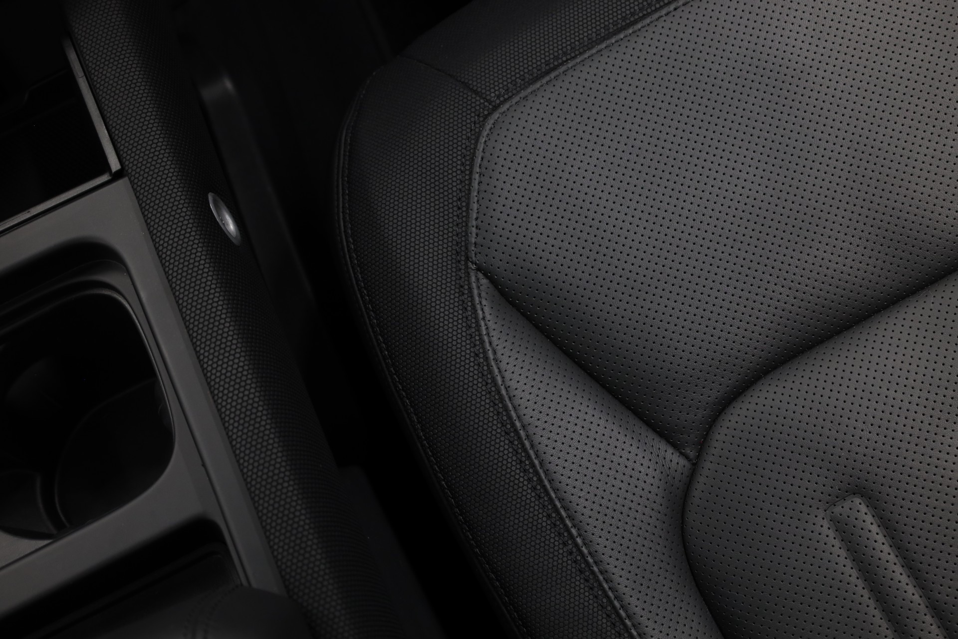 LAND ROVER Defender 90 3.0 I6 X-Dynamic HSE-image-31