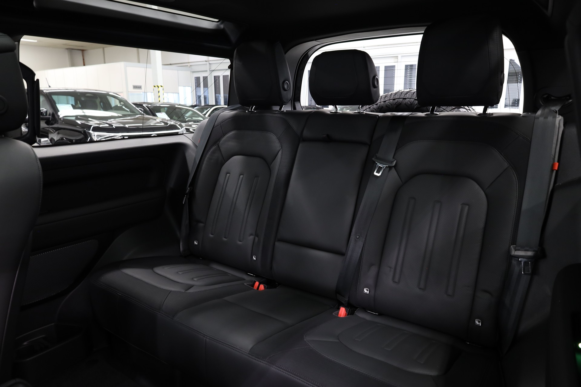 LAND ROVER Defender 90 3.0 I6 X-Dynamic HSE-image-35