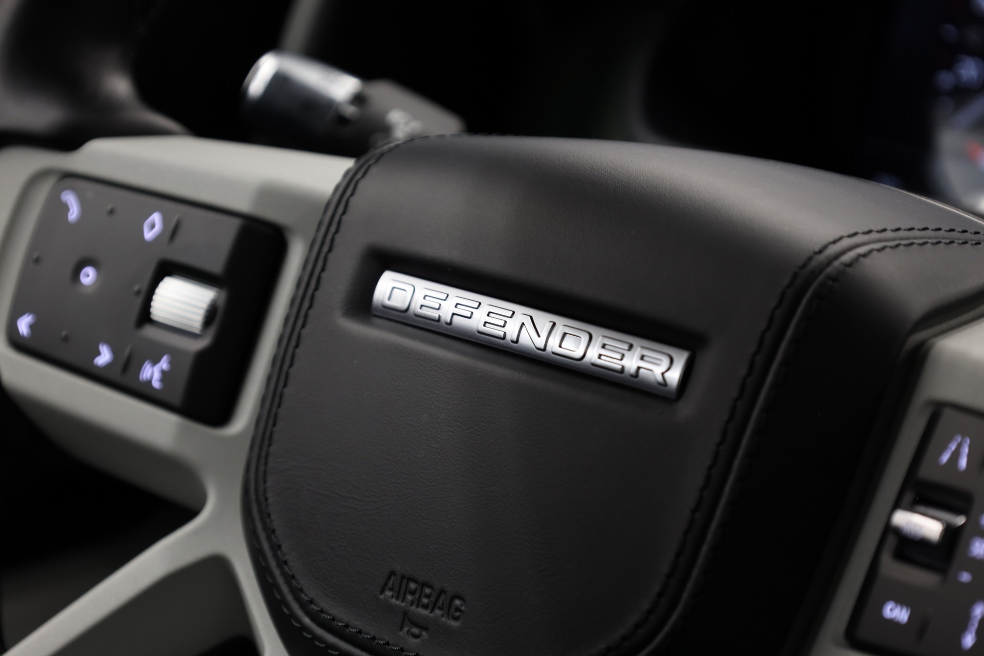 LAND ROVER Defender 90 3.0 I6 X-Dynamic HSE-image-23
