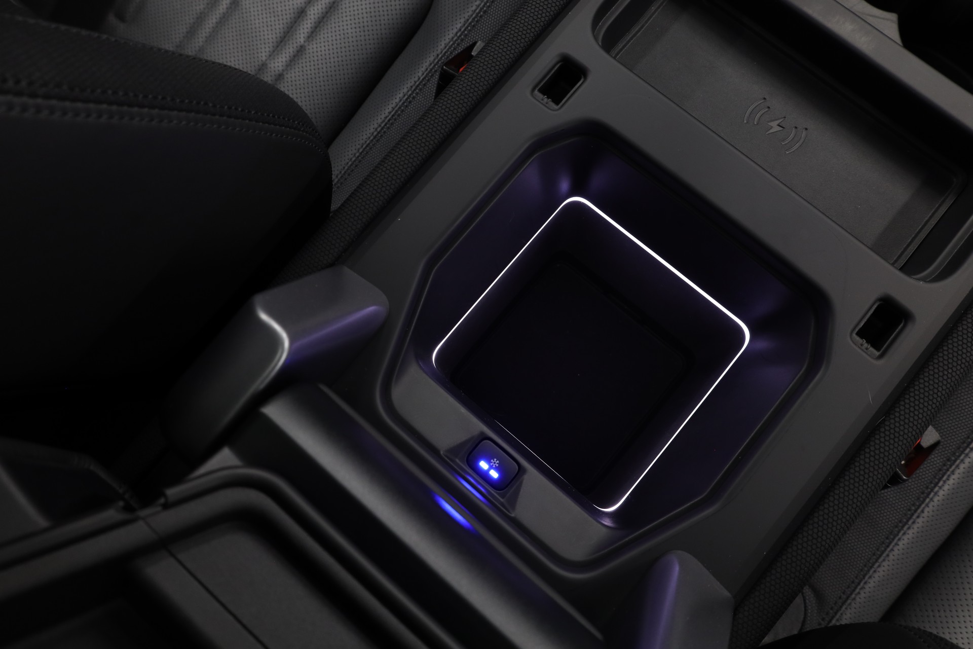 LAND ROVER Defender 90 3.0 I6 X-Dynamic HSE-image-33