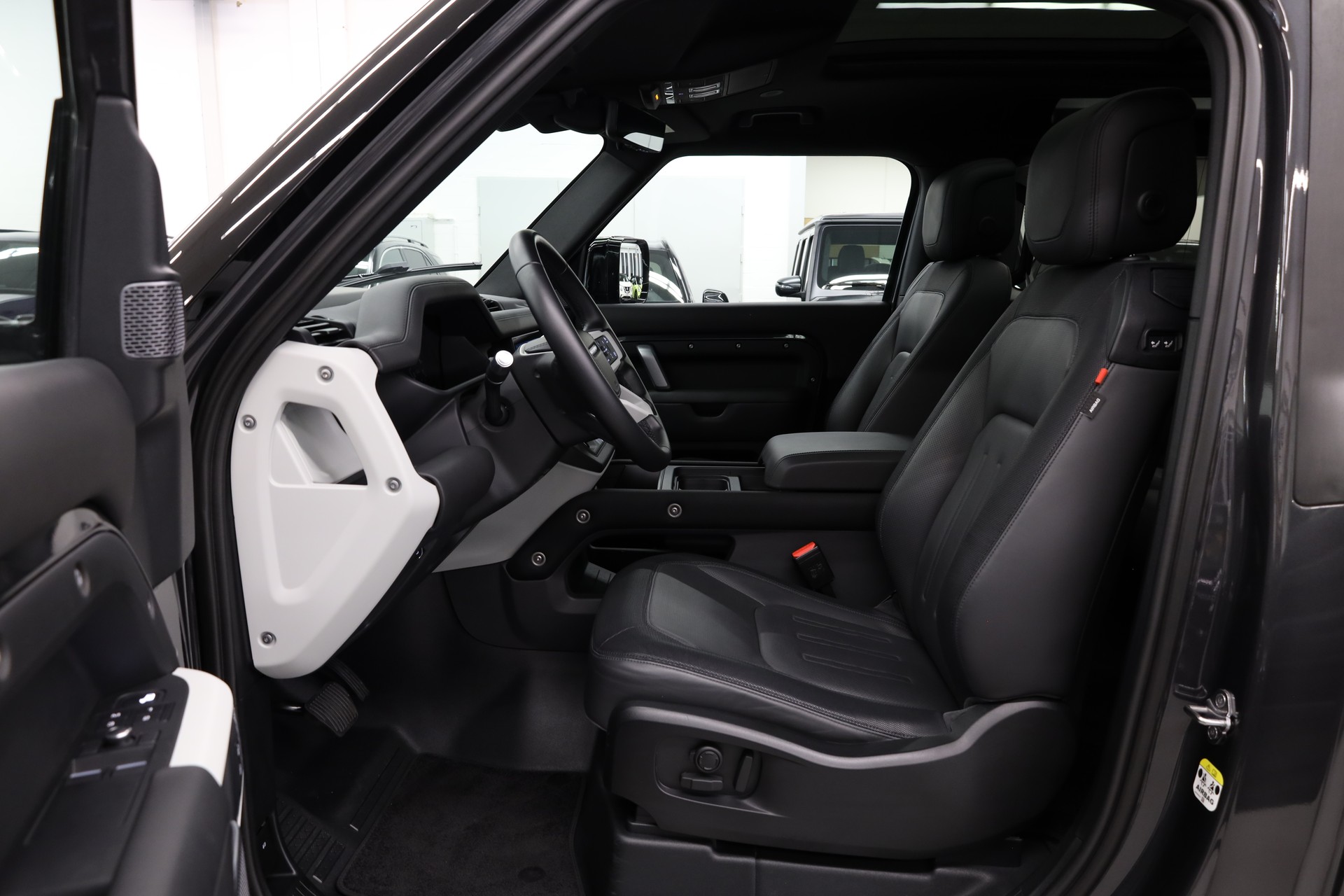 LAND ROVER Defender 90 3.0 I6 X-Dynamic HSE-image-17