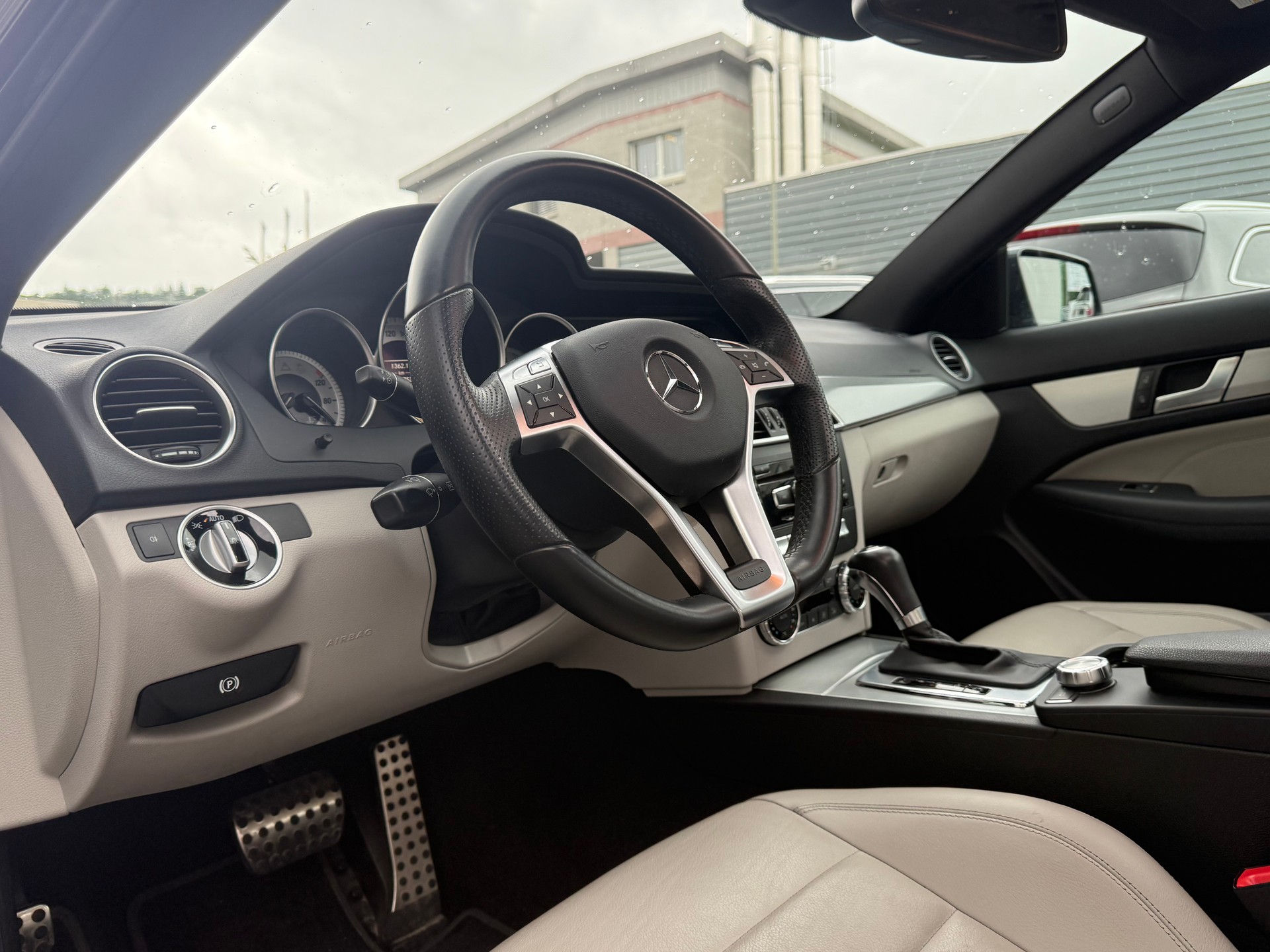 MERCEDES-BENZ C 350 Coupé 7G-Tronic-image-5