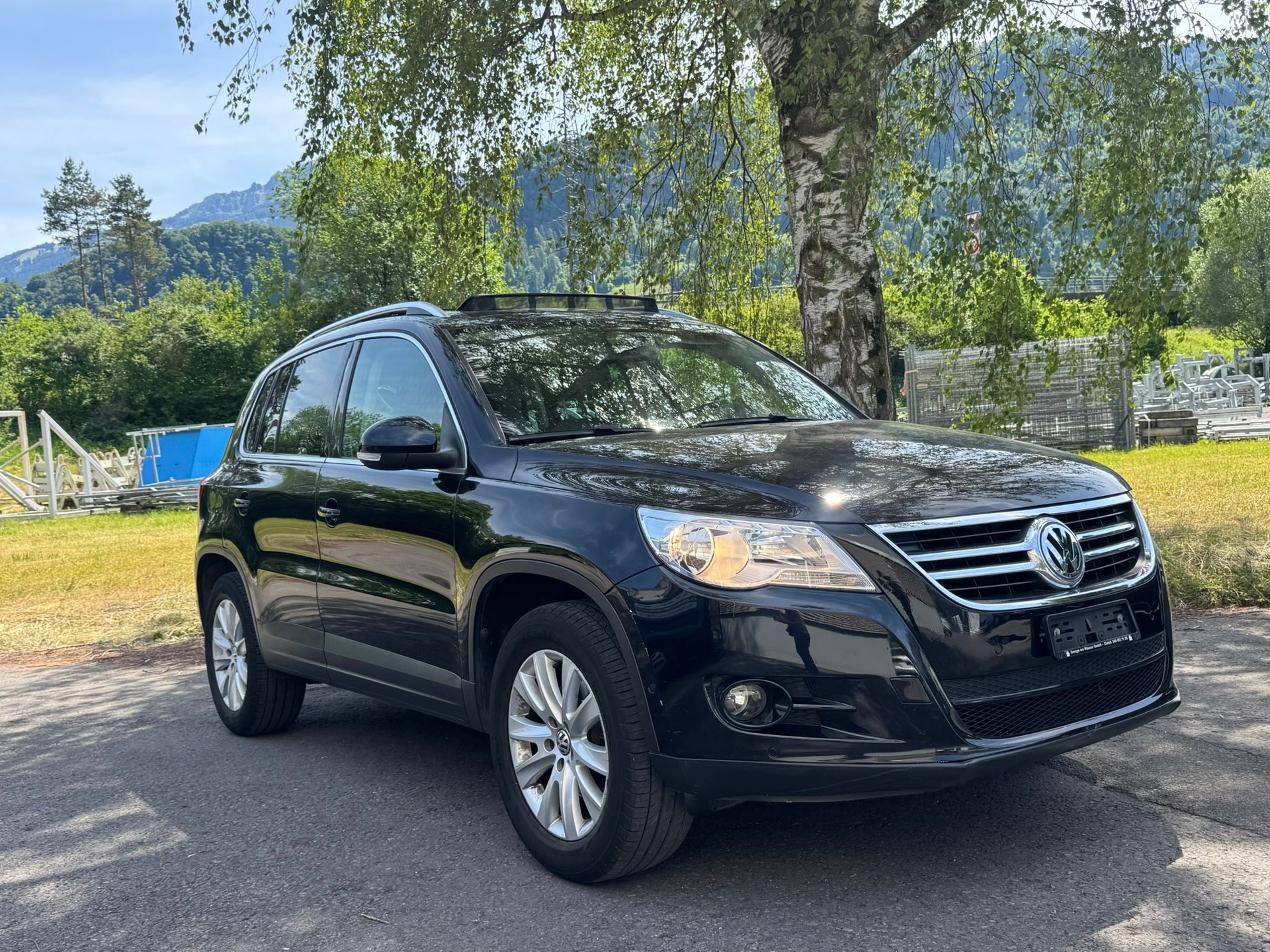 VW Tiguan 2.0 TSI Trend&Fun Tiptronic-image-2