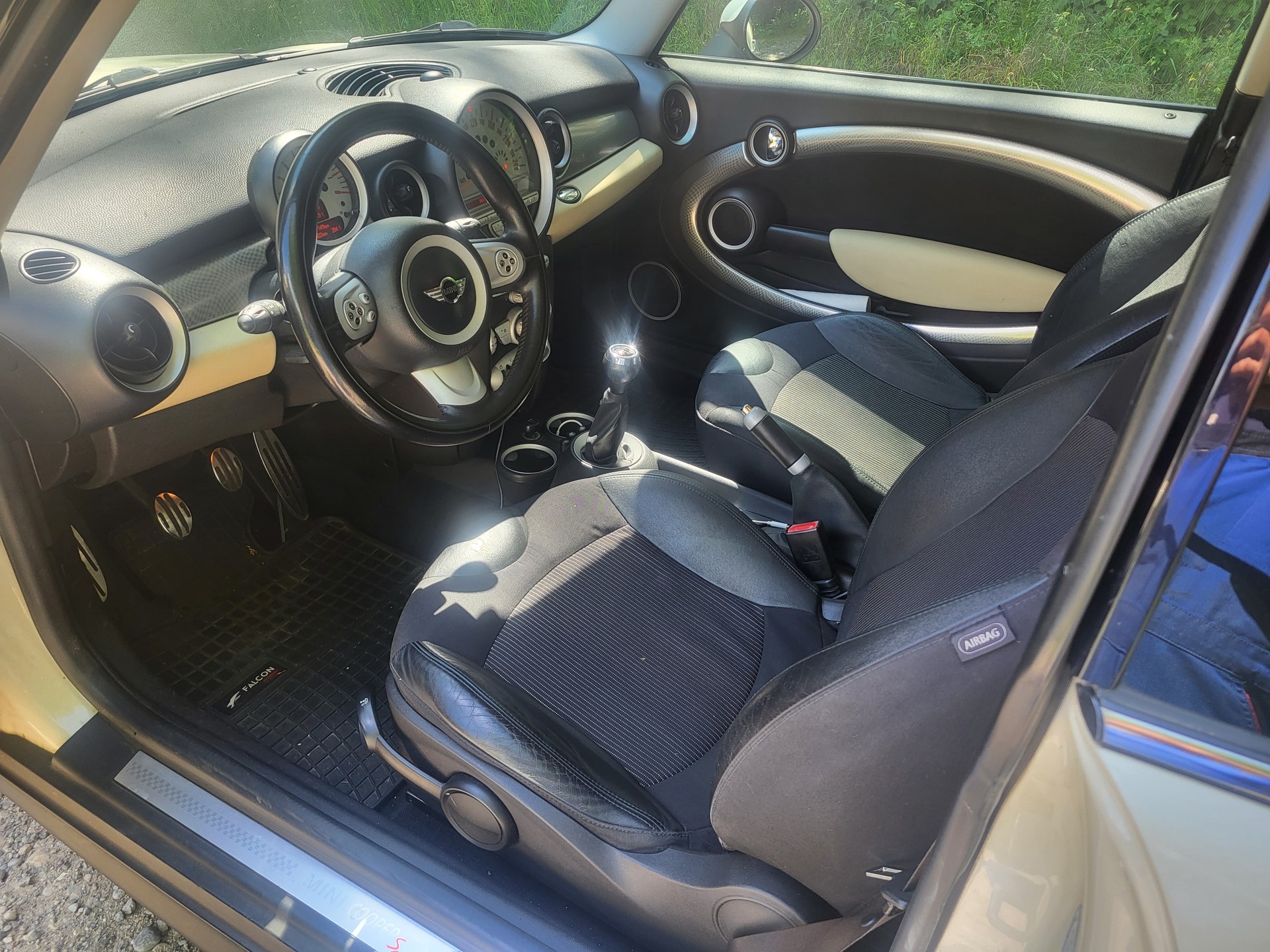 MINI 1.6i Cooper S-image-4