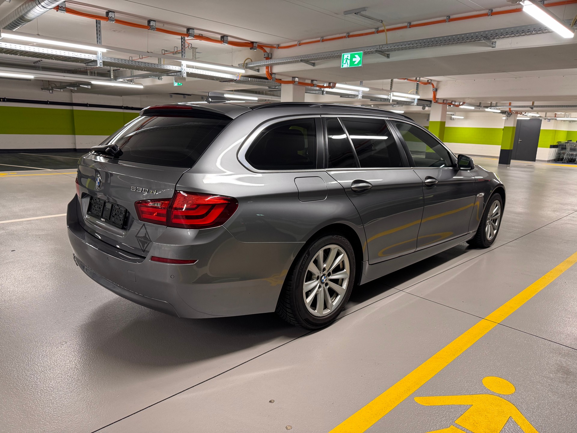 BMW 530d xDrive Touring Steptronic-image-4