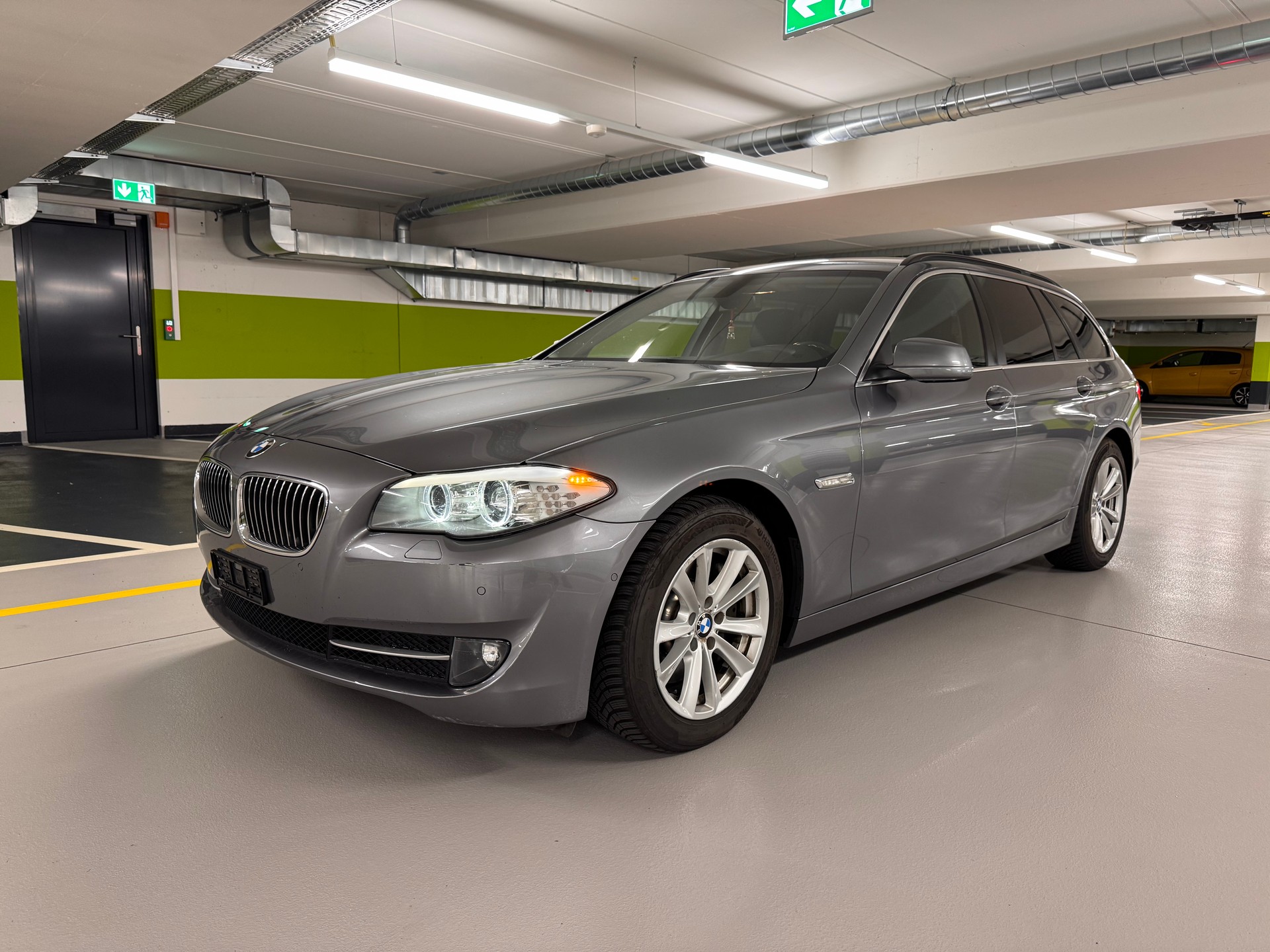 BMW 530d xDrive Touring Steptronic-image-0
