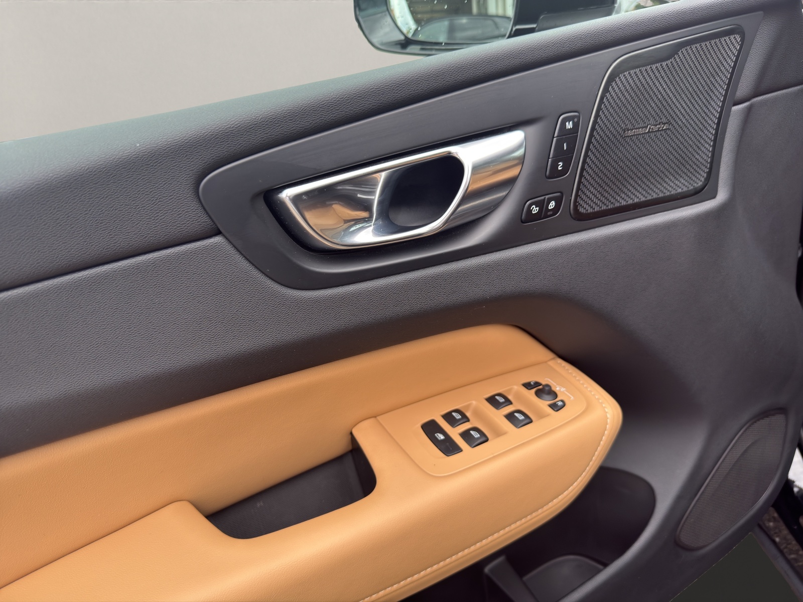 VOLVO XC60 2.0 B4 MH Inscription AWD-image-16