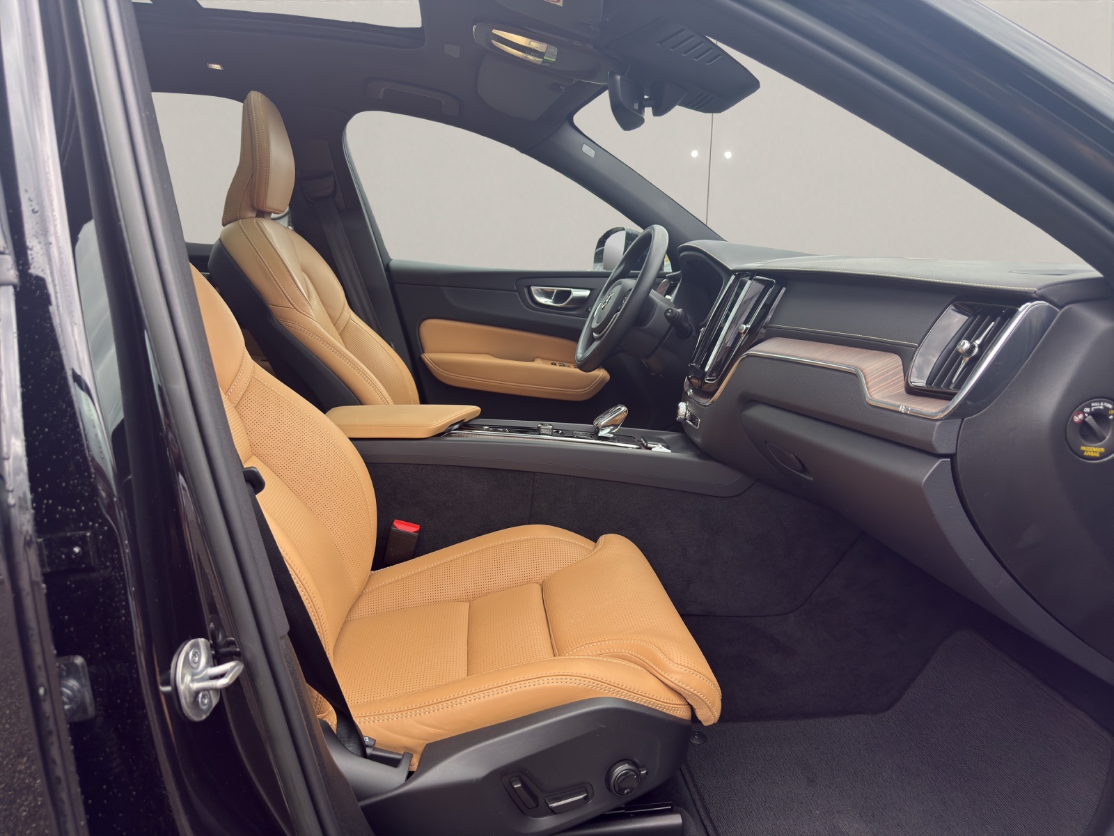 VOLVO XC60 2.0 B4 MH Inscription AWD-image-10