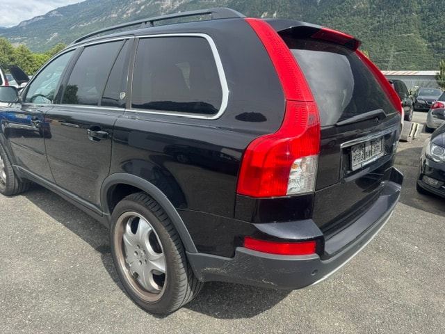 VOLVO XC90 D5 AWD Momentum-image-4