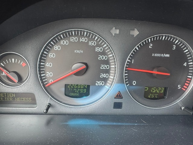 VOLVO XC90 D5 AWD Momentum-image-12