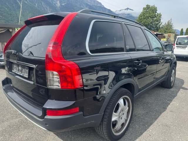 VOLVO XC90 D5 AWD Momentum-image-1
