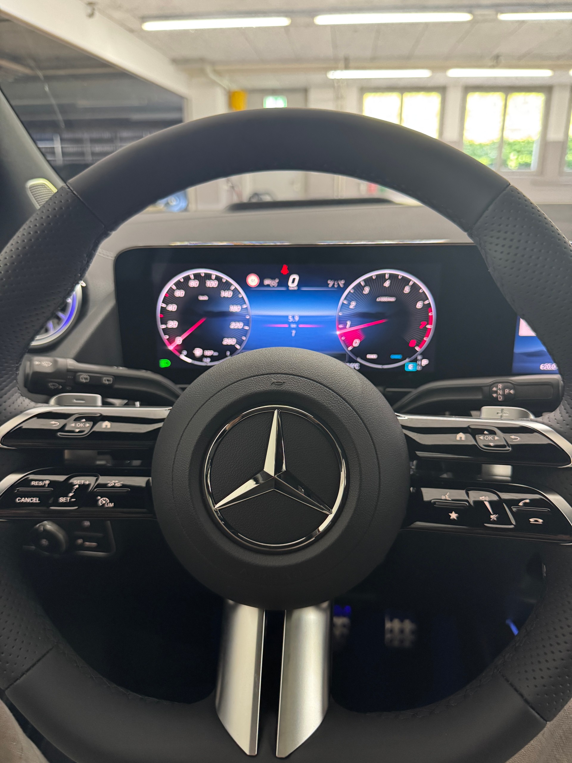 MERCEDES-BENZ GLA 250 4MATIC Swiss Star-image-8