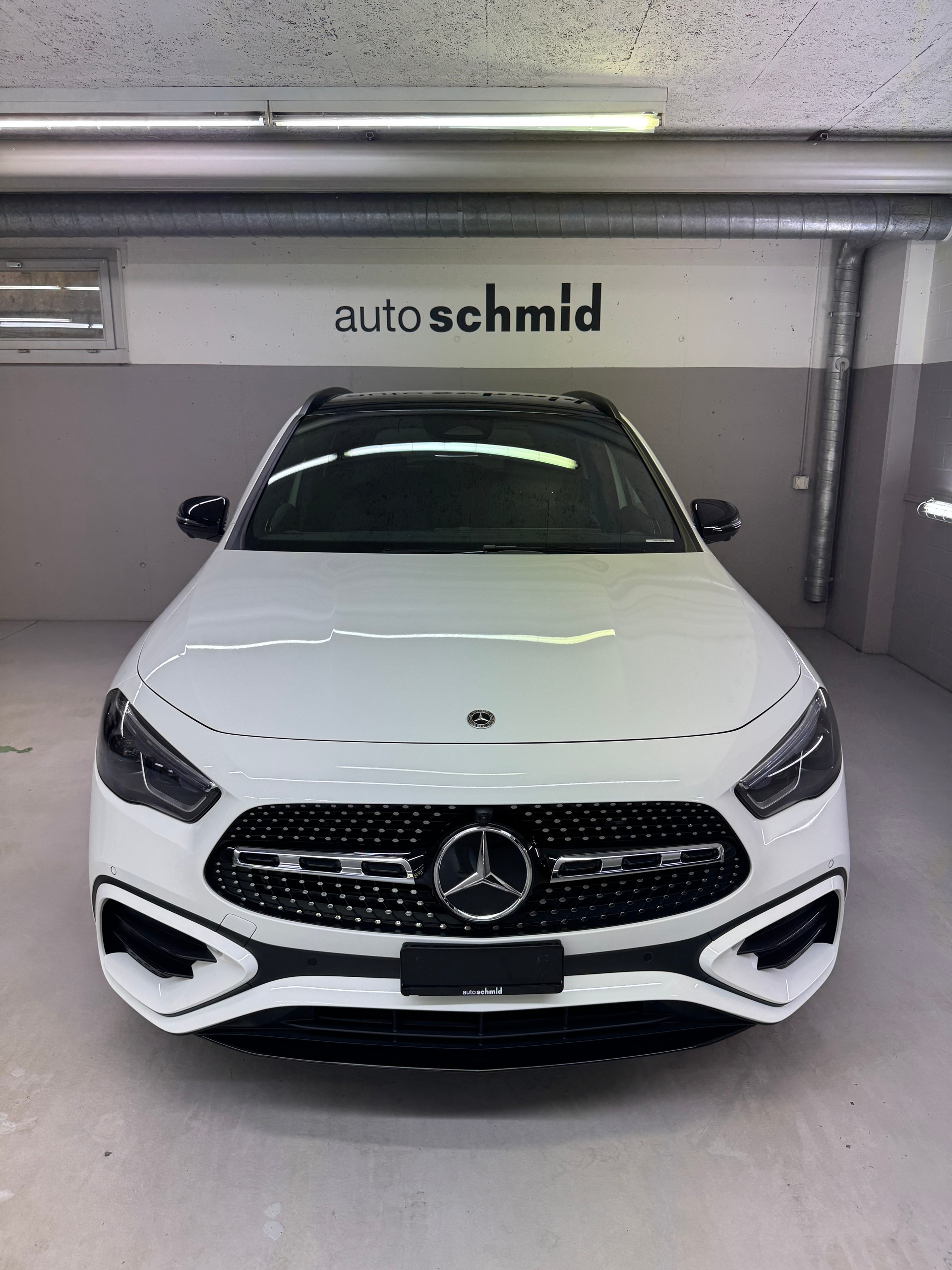 MERCEDES-BENZ GLA 250 4Matic Swiss Star-showroom-element-1