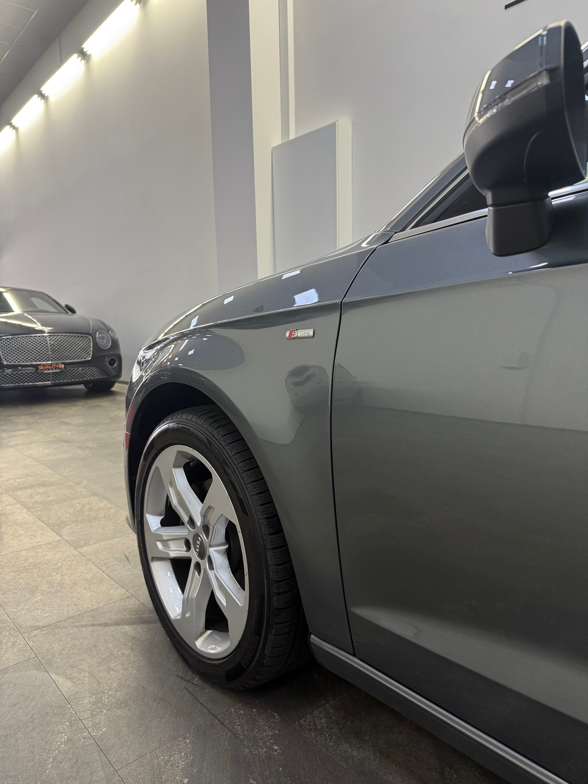 AUDI A3 Sportback 1.4 TFSI Ambiente S-tronic-image-4