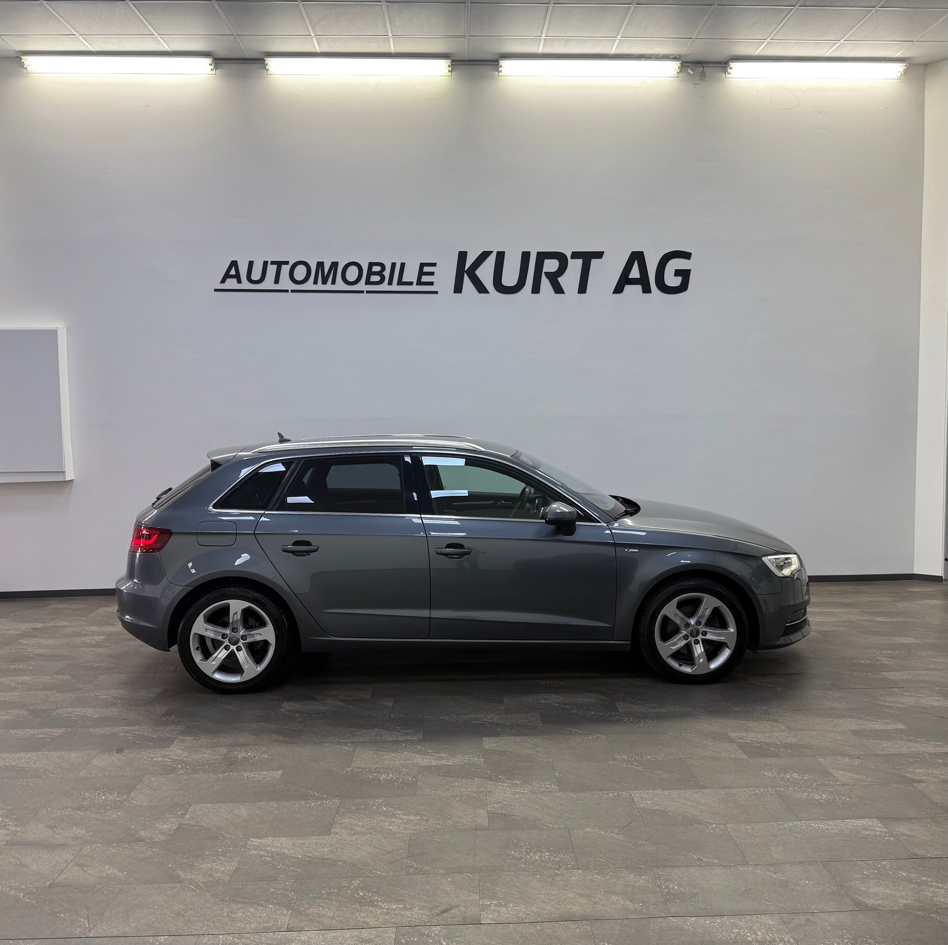 AUDI A3 Sportback 1.4 TFSI Ambiente S-tronic-image-10