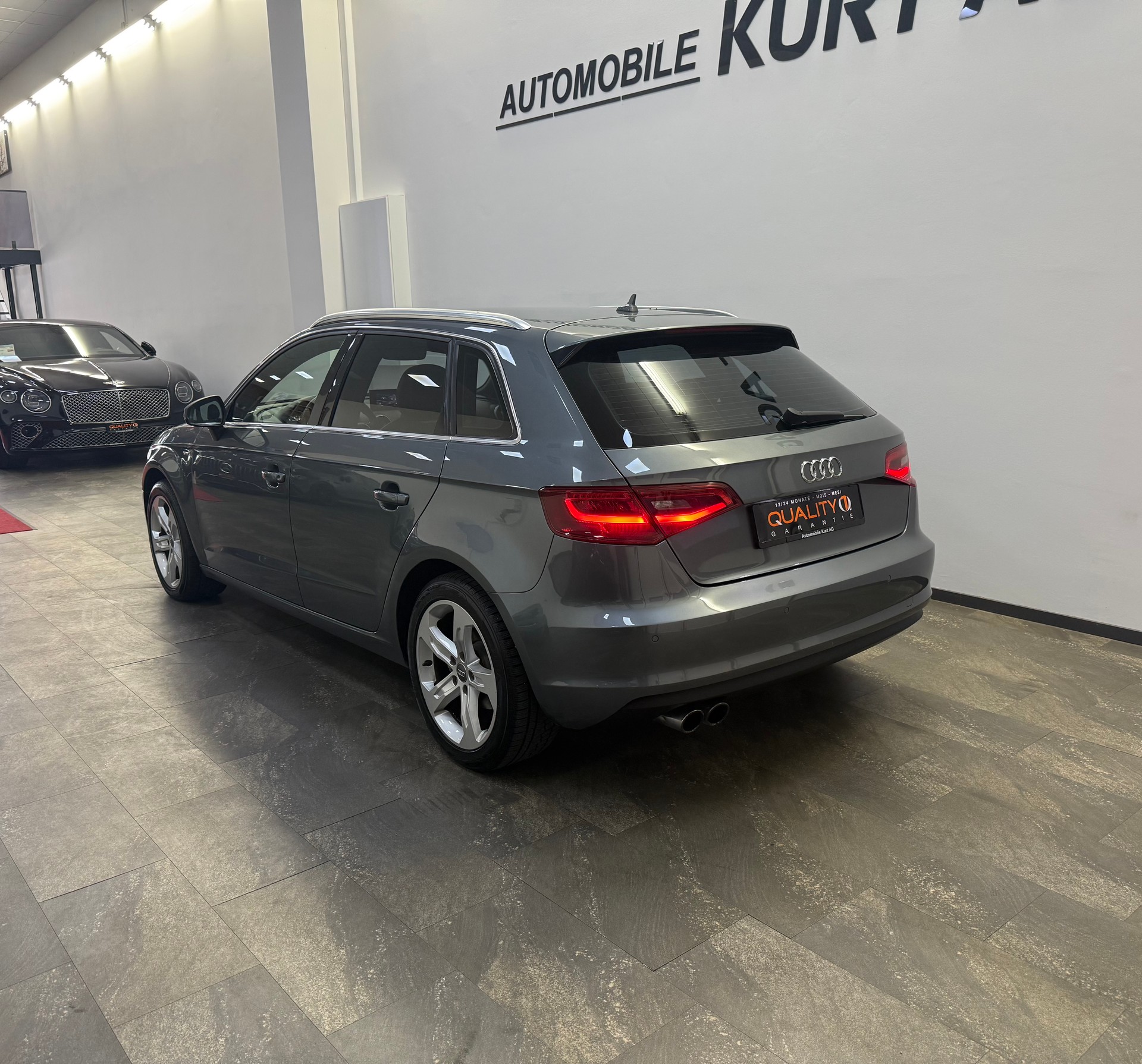 AUDI A3 Sportback 1.4 TFSI Ambiente S-tronic-image-2