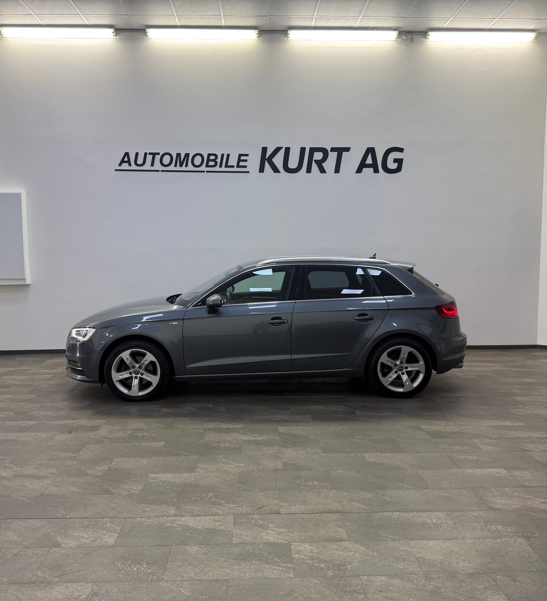 AUDI A3 Sportback 1.4 TFSI Ambiente S-tronic-image-3