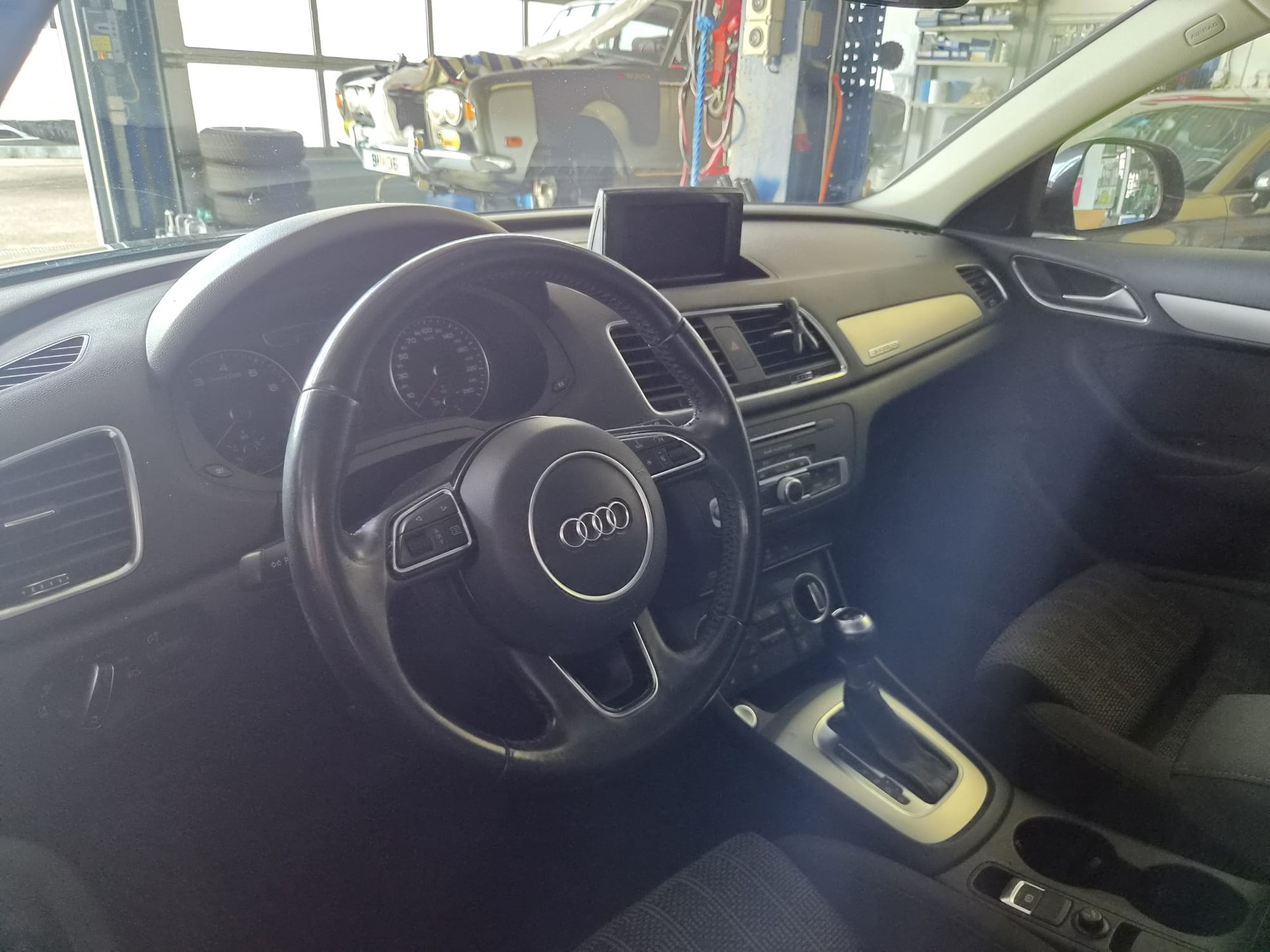 AUDI Q3 2.0 TFSI sport quattro S-tronic-image-1