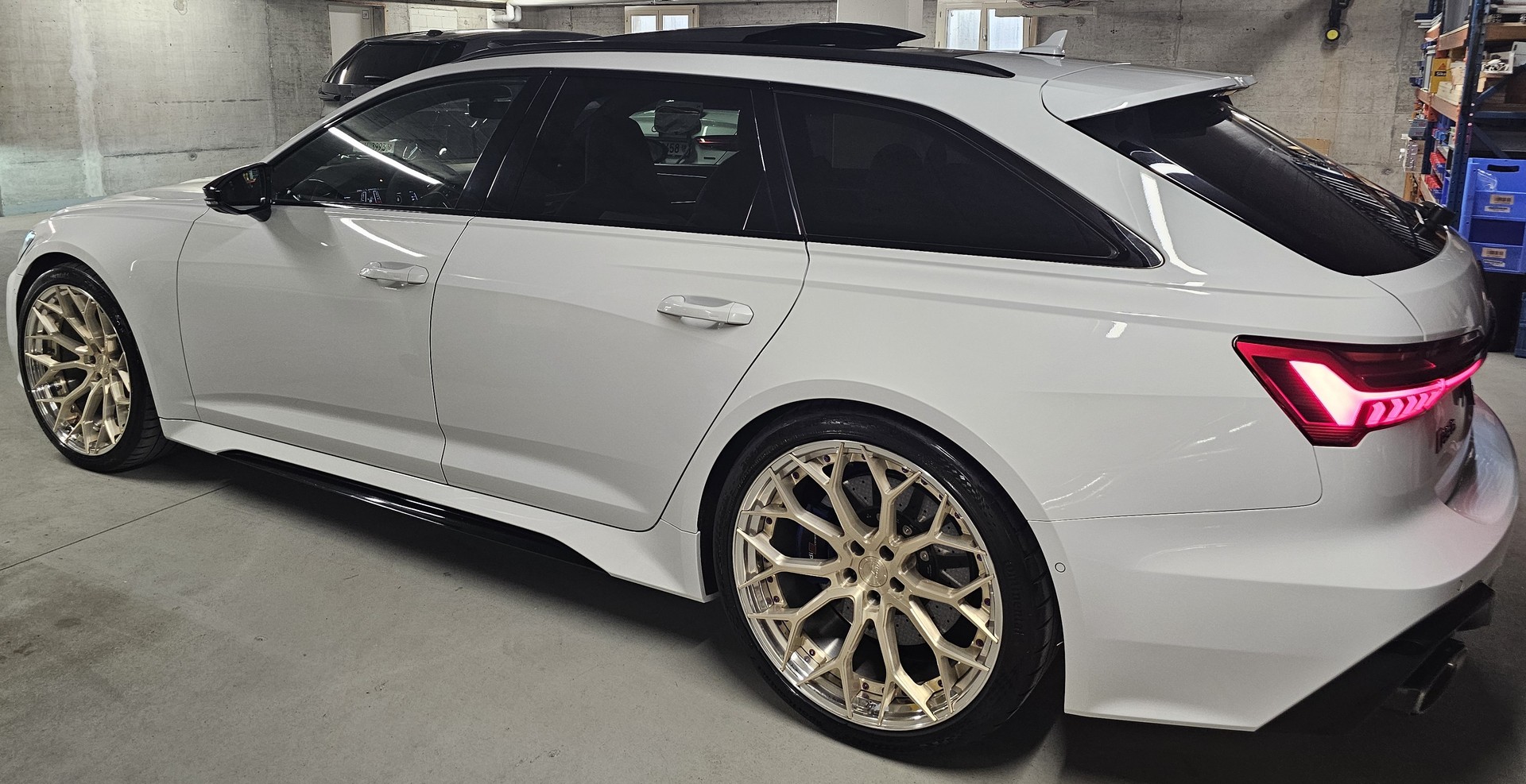 AUDI 4.0 V8 TFSI quattro T-Tronic-image-4