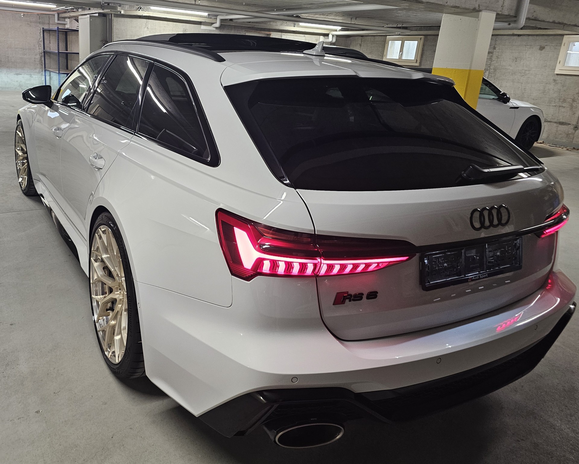 AUDI 4.0 V8 TFSI quattro T-Tronic-image-3
