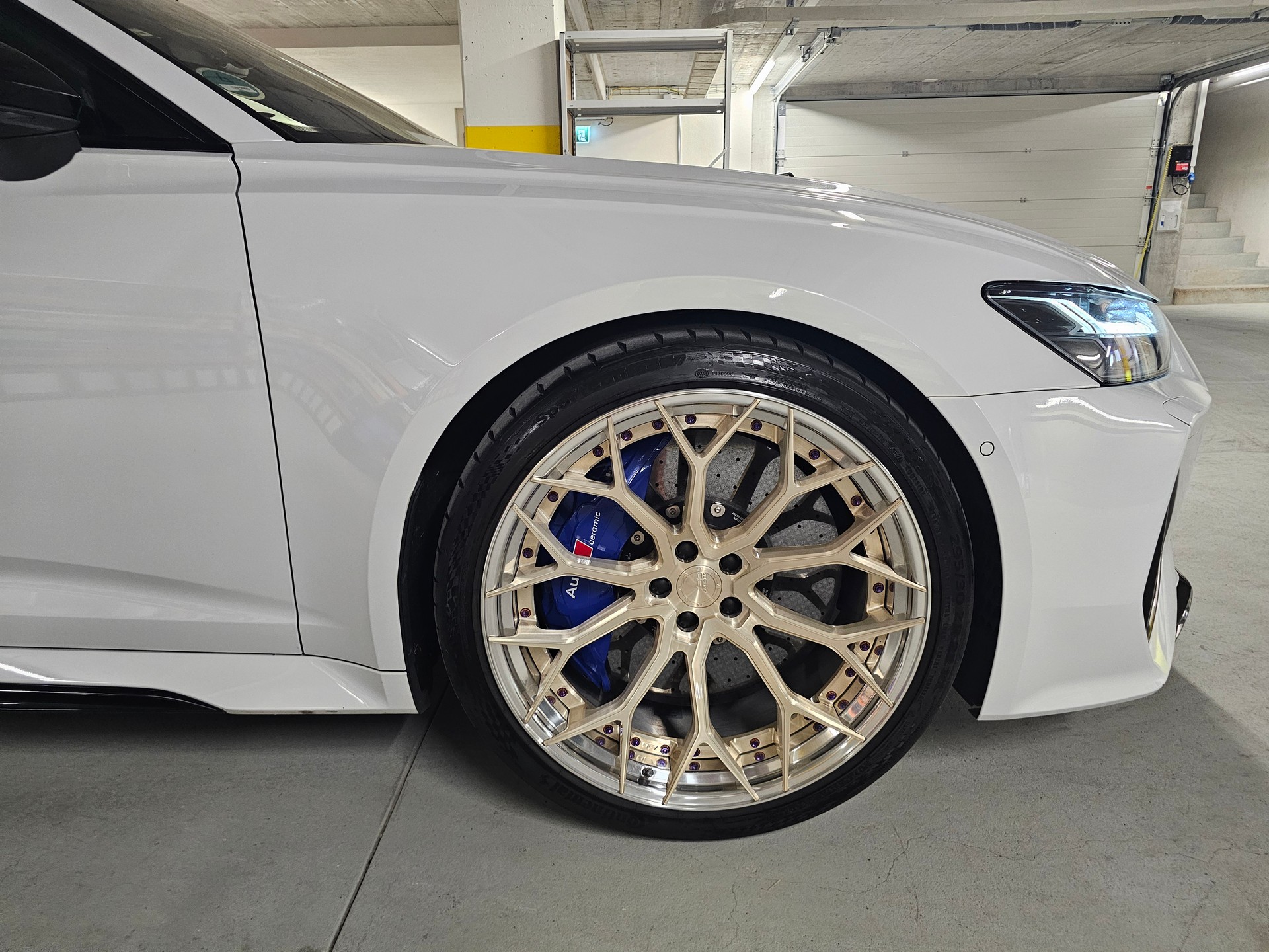 AUDI 4.0 V8 TFSI quattro T-Tronic-image-1