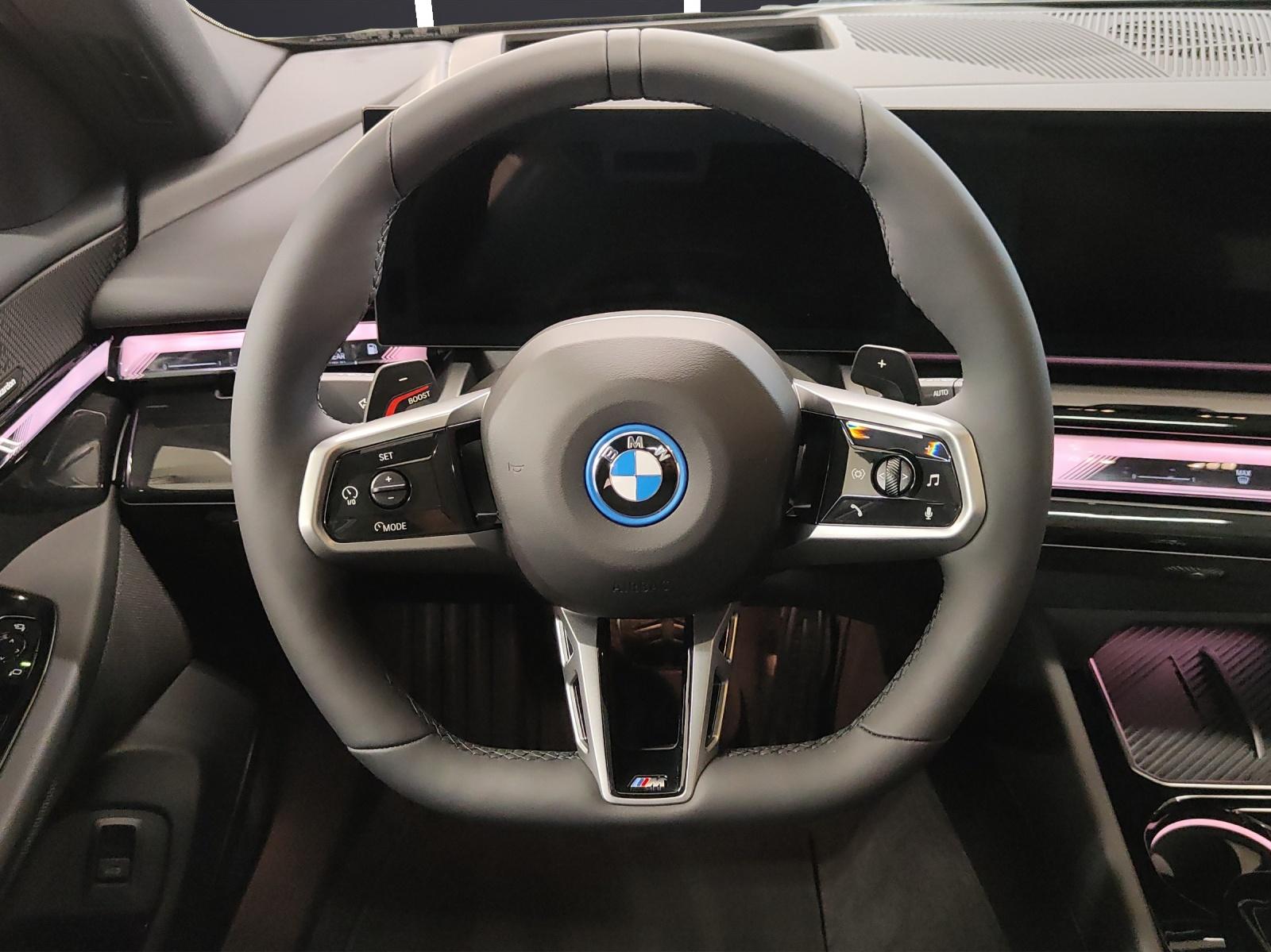 BMW 550e xDrive Touring-image-11