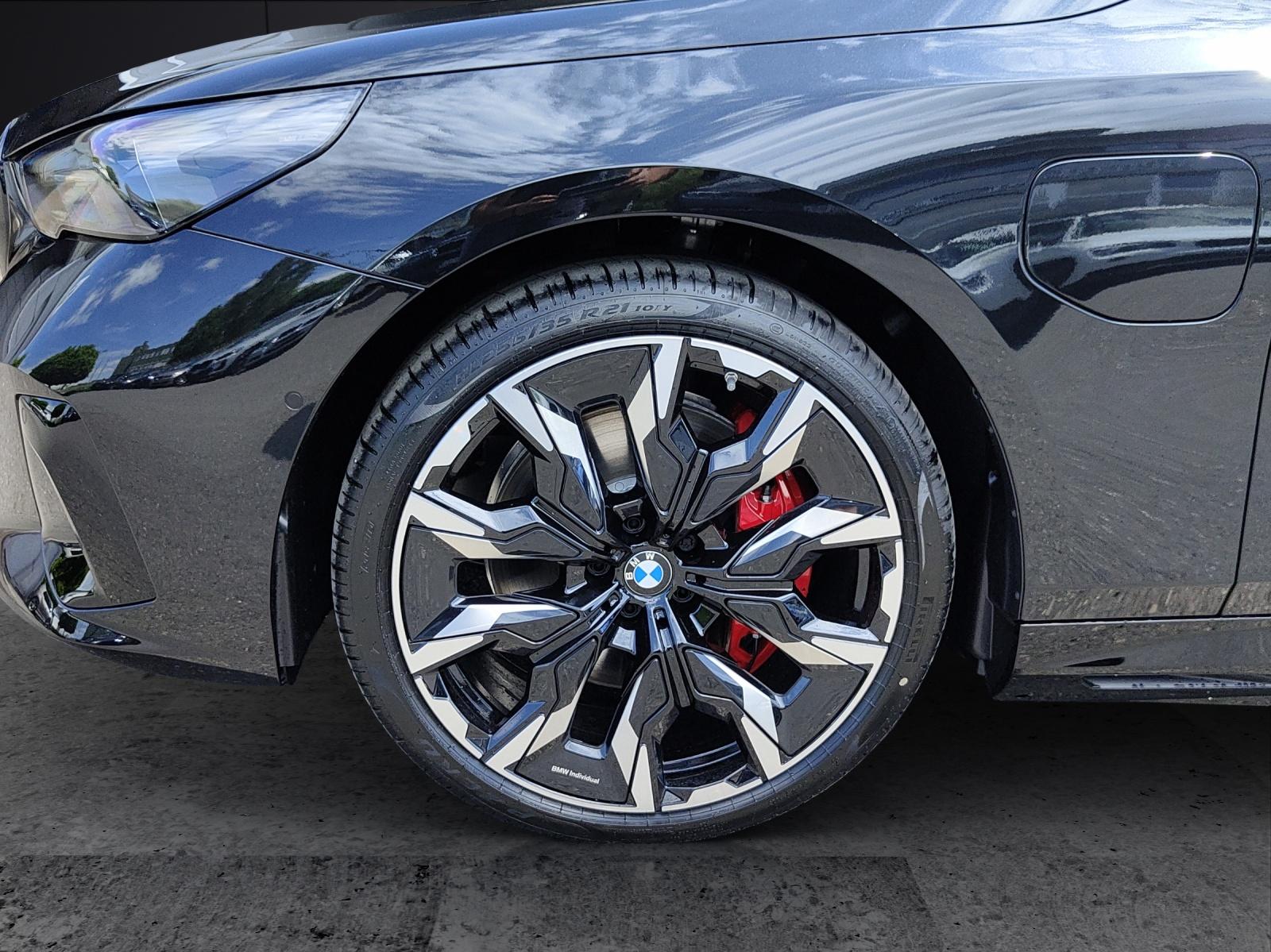 BMW 550e xDrive Touring-image-8