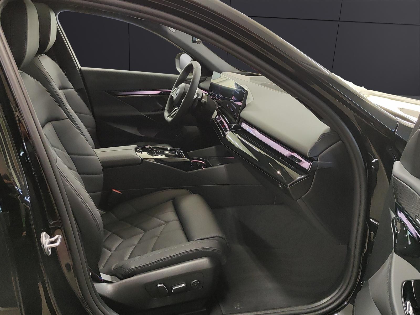BMW 550e xDrive Touring-image-19