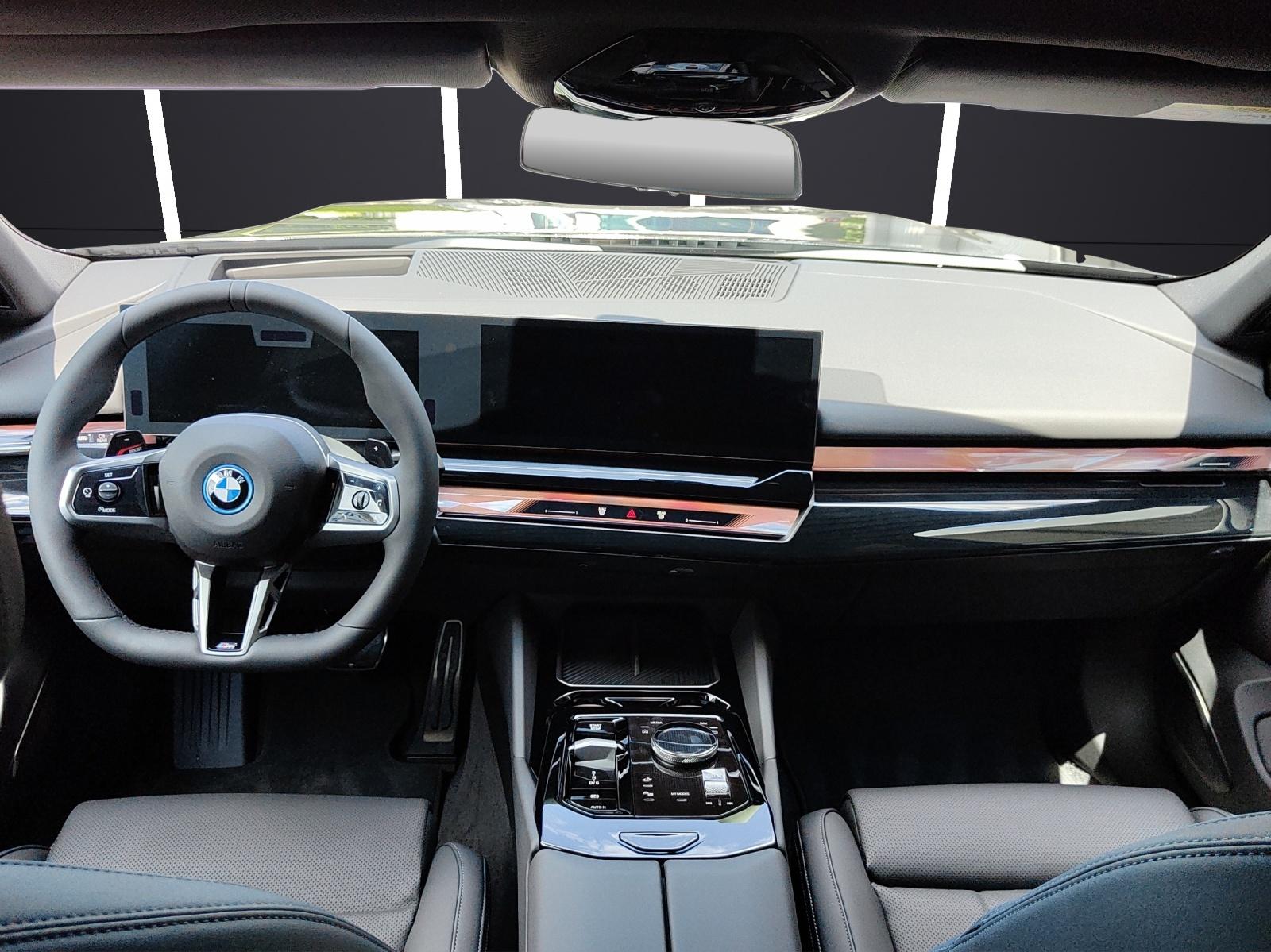 BMW 550e xDrive Touring-image-18