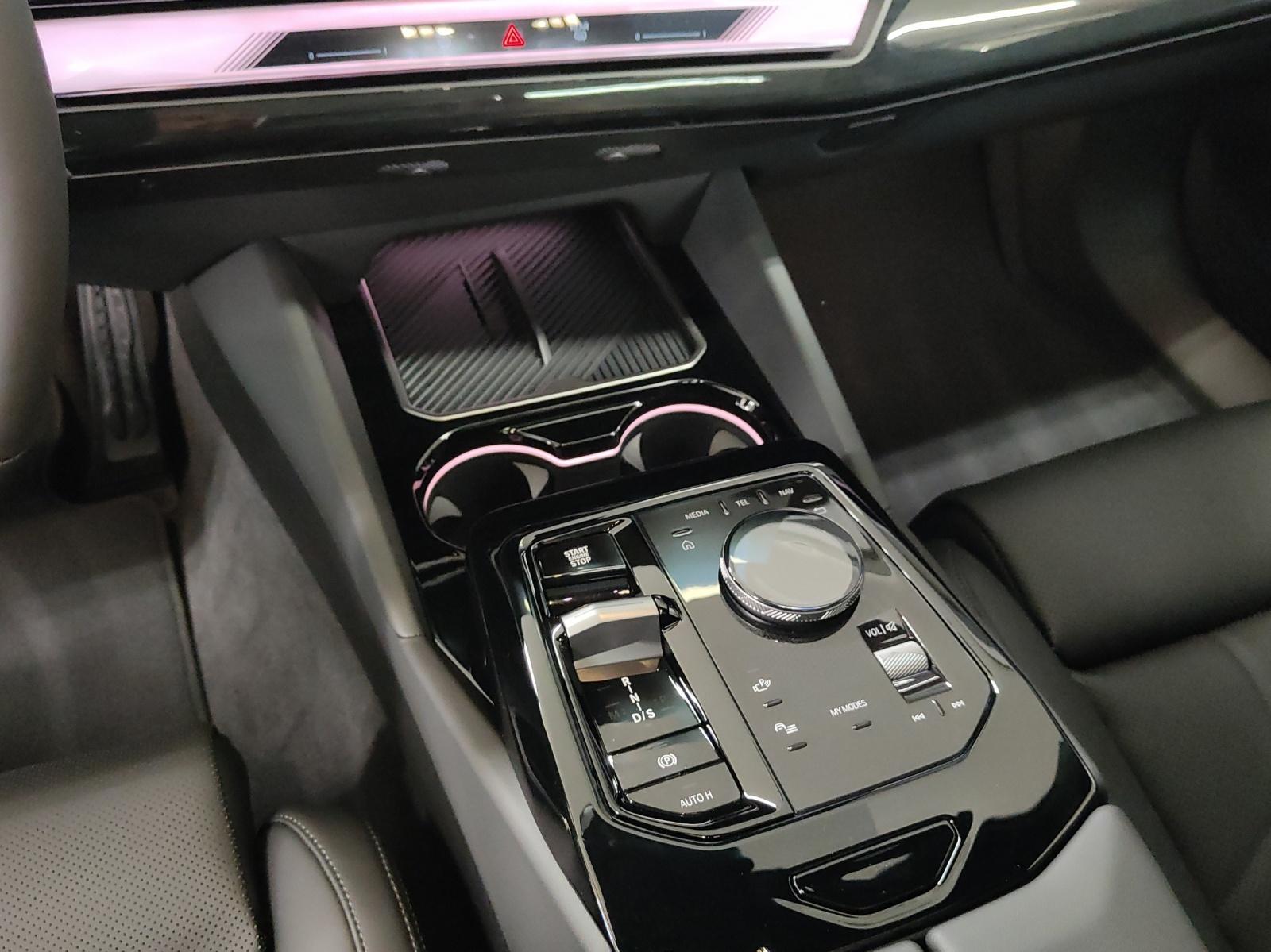 BMW 550e xDrive Touring-image-12