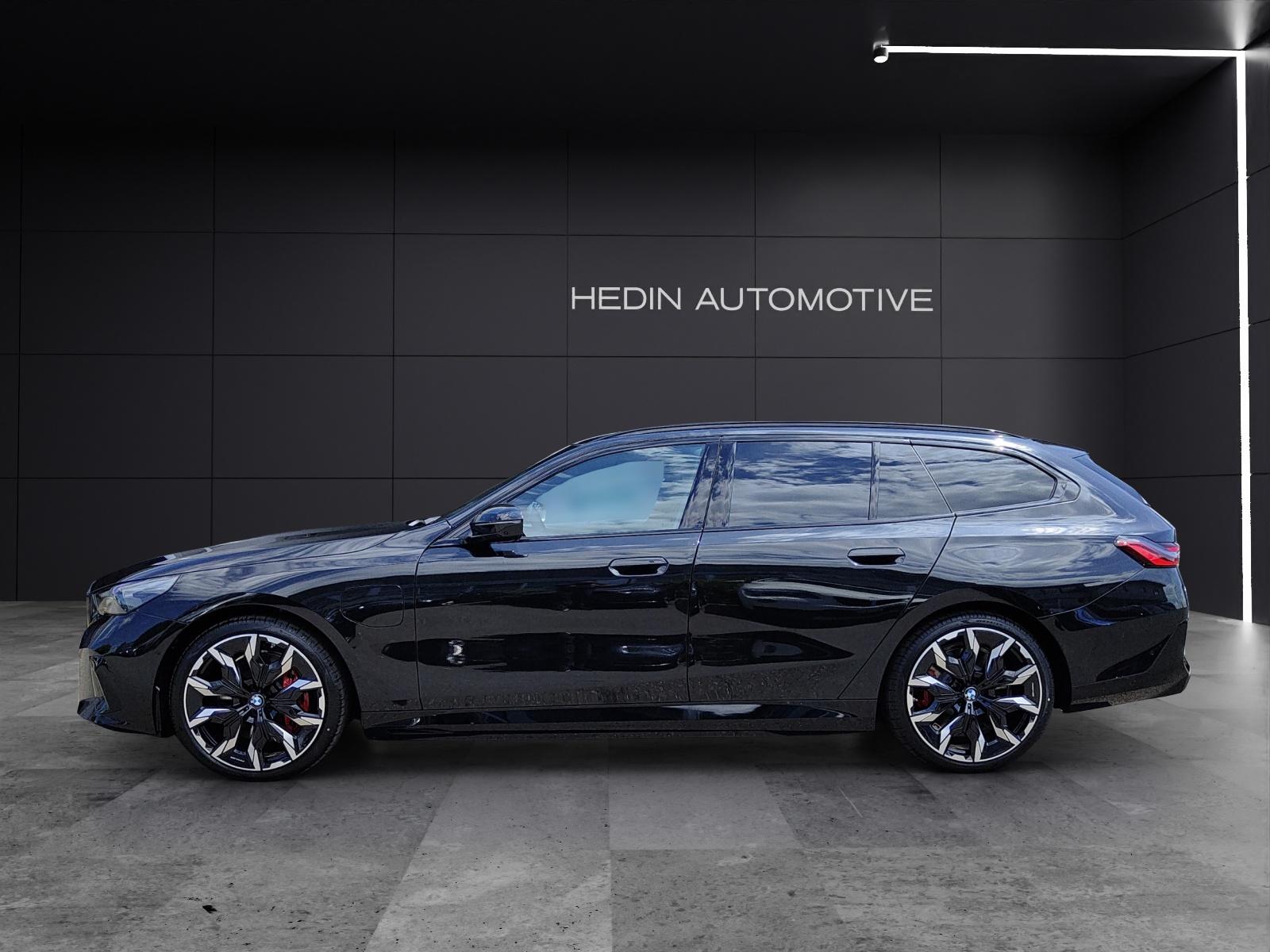 BMW 550e xDrive Touring-showroom-element-1