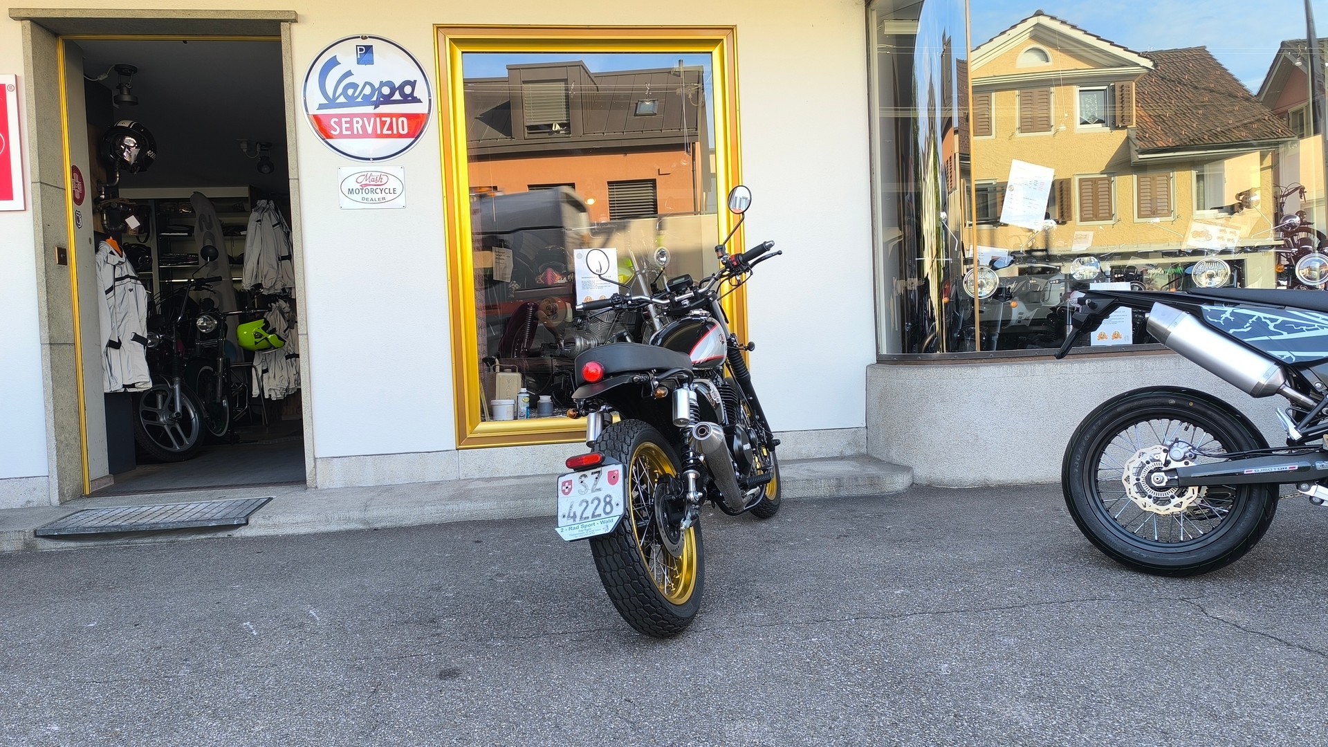 MASH 250 Dirt Track-image-5
