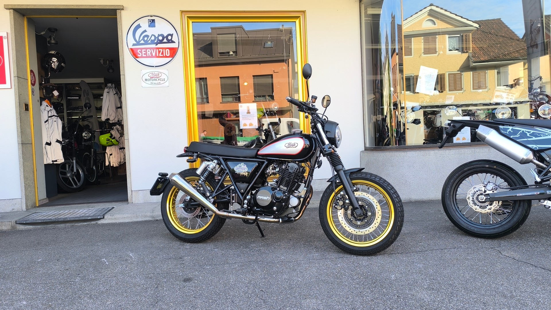 MASH 250 Dirt Track