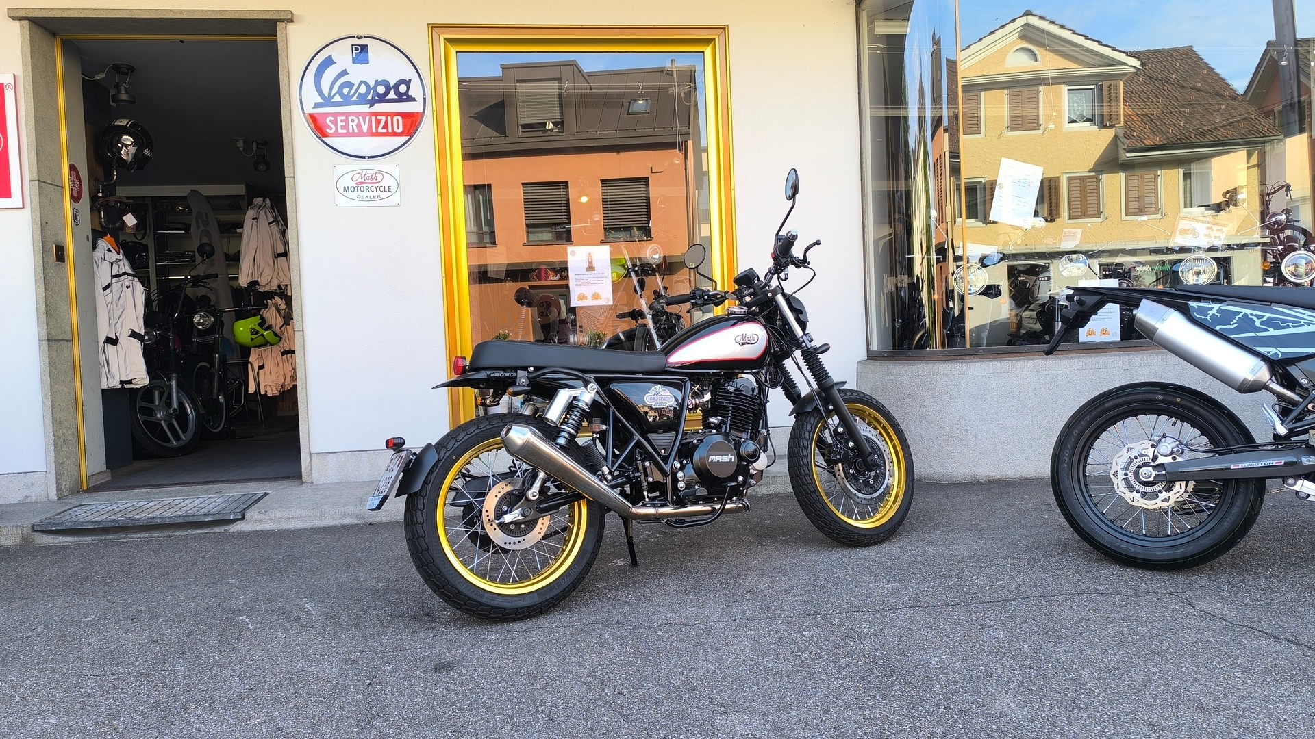 MASH 250 Dirt Track-image-6
